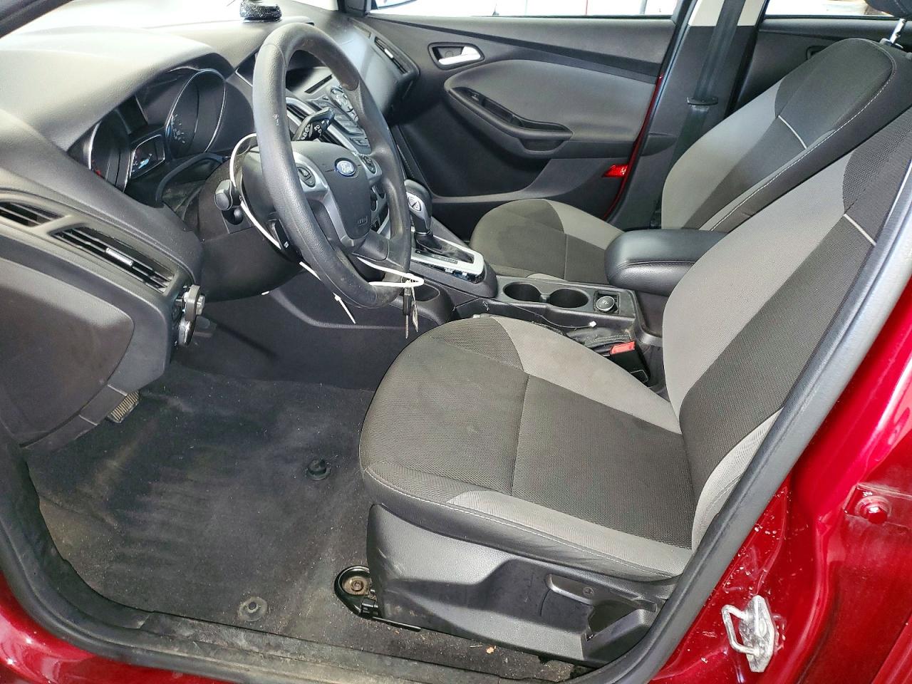 2014 Ford Focus Se Red vin: 1FADP3K2XEL428411