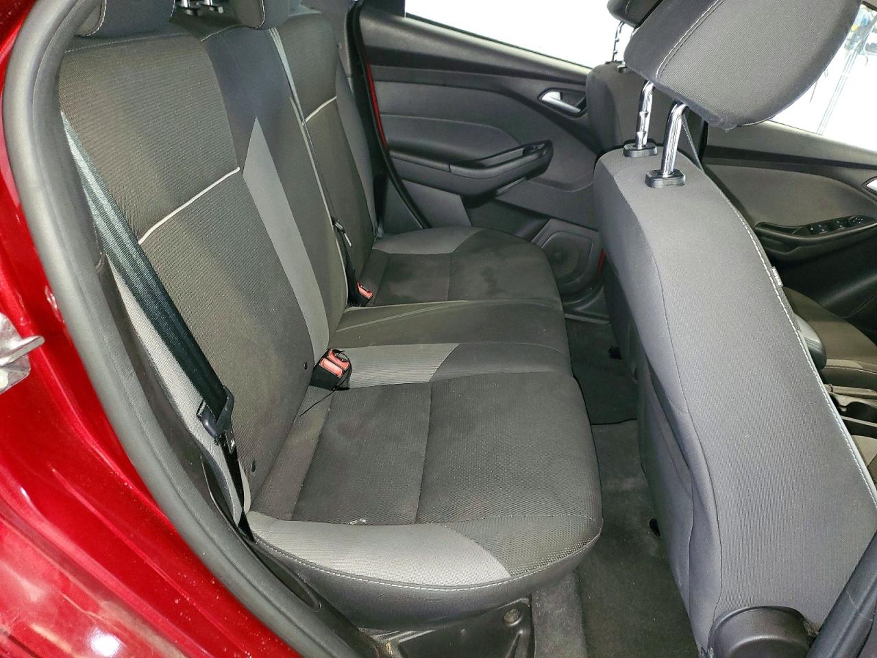 2014 Ford Focus Se Red vin: 1FADP3K2XEL428411