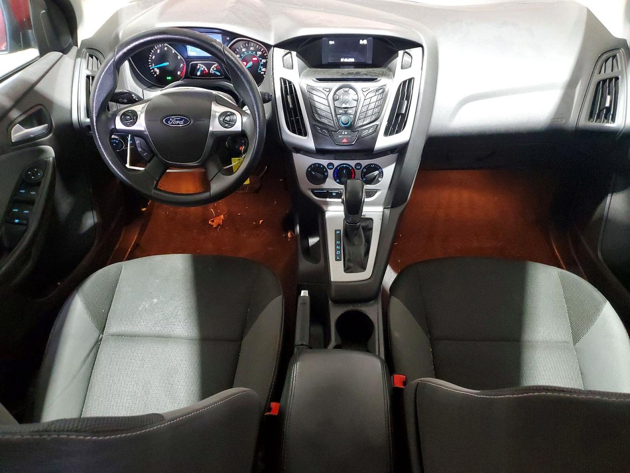 2014 Ford Focus Se Burgundy vin: 1FADP3K2XEL437318