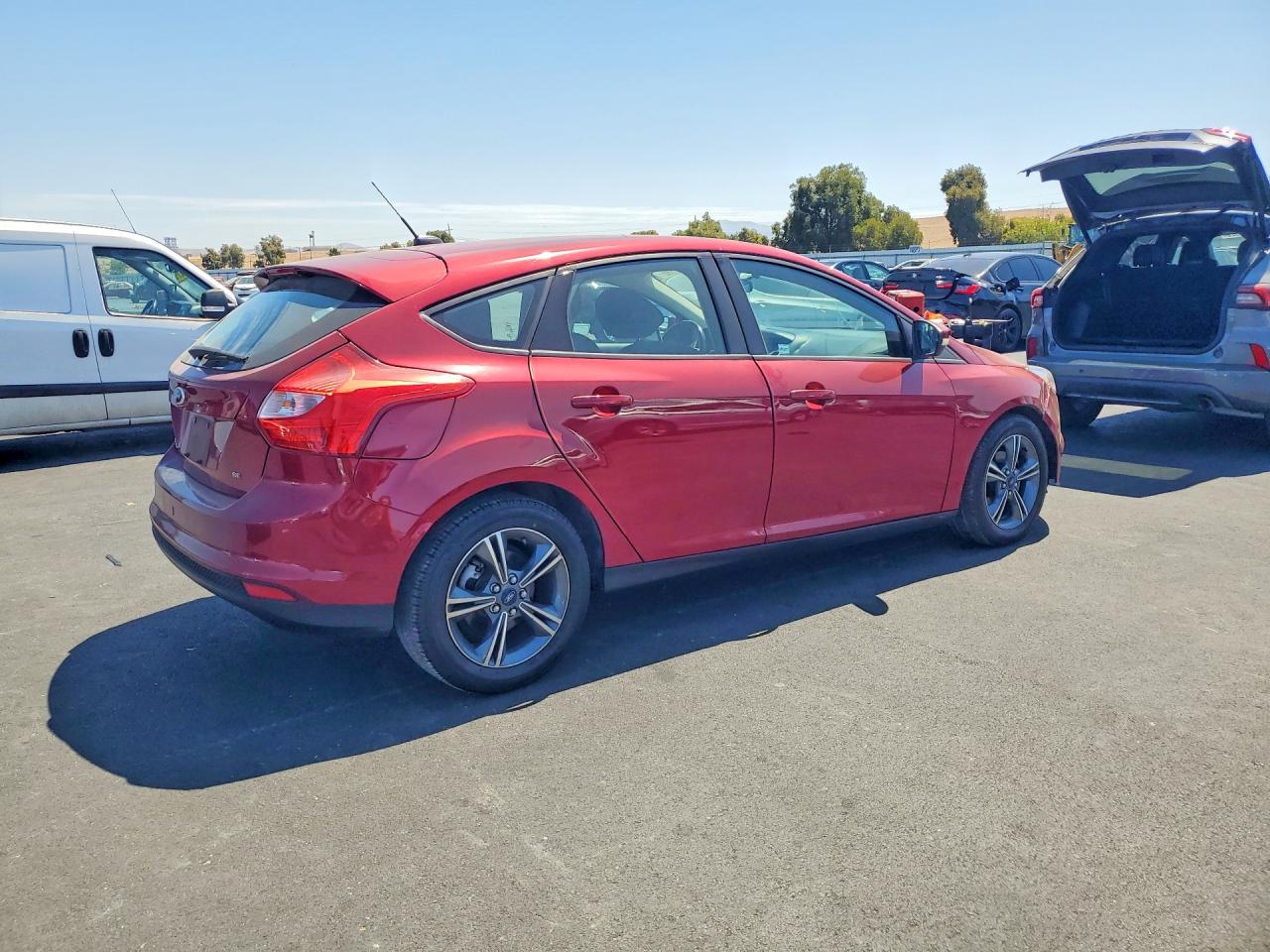 2014 Ford Focus Se Red vin: 1FADP3K2XEL442051