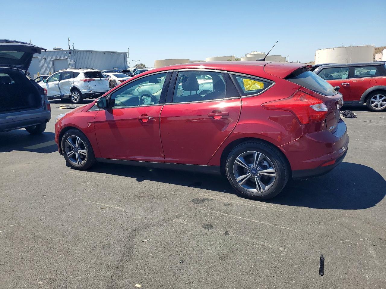 2014 Ford Focus Se Red vin: 1FADP3K2XEL442051