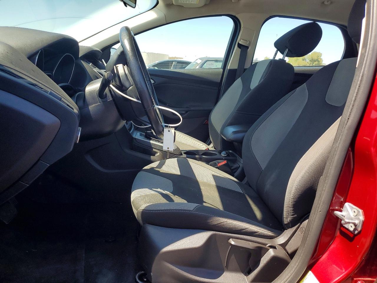 2014 Ford Focus Se Red vin: 1FADP3K2XEL442051