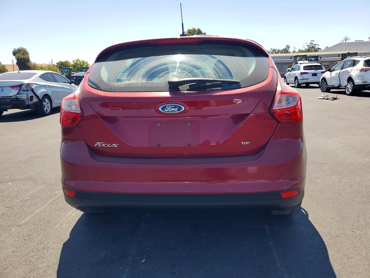 2014 Ford Focus Se Red vin: 1FADP3K2XEL442051