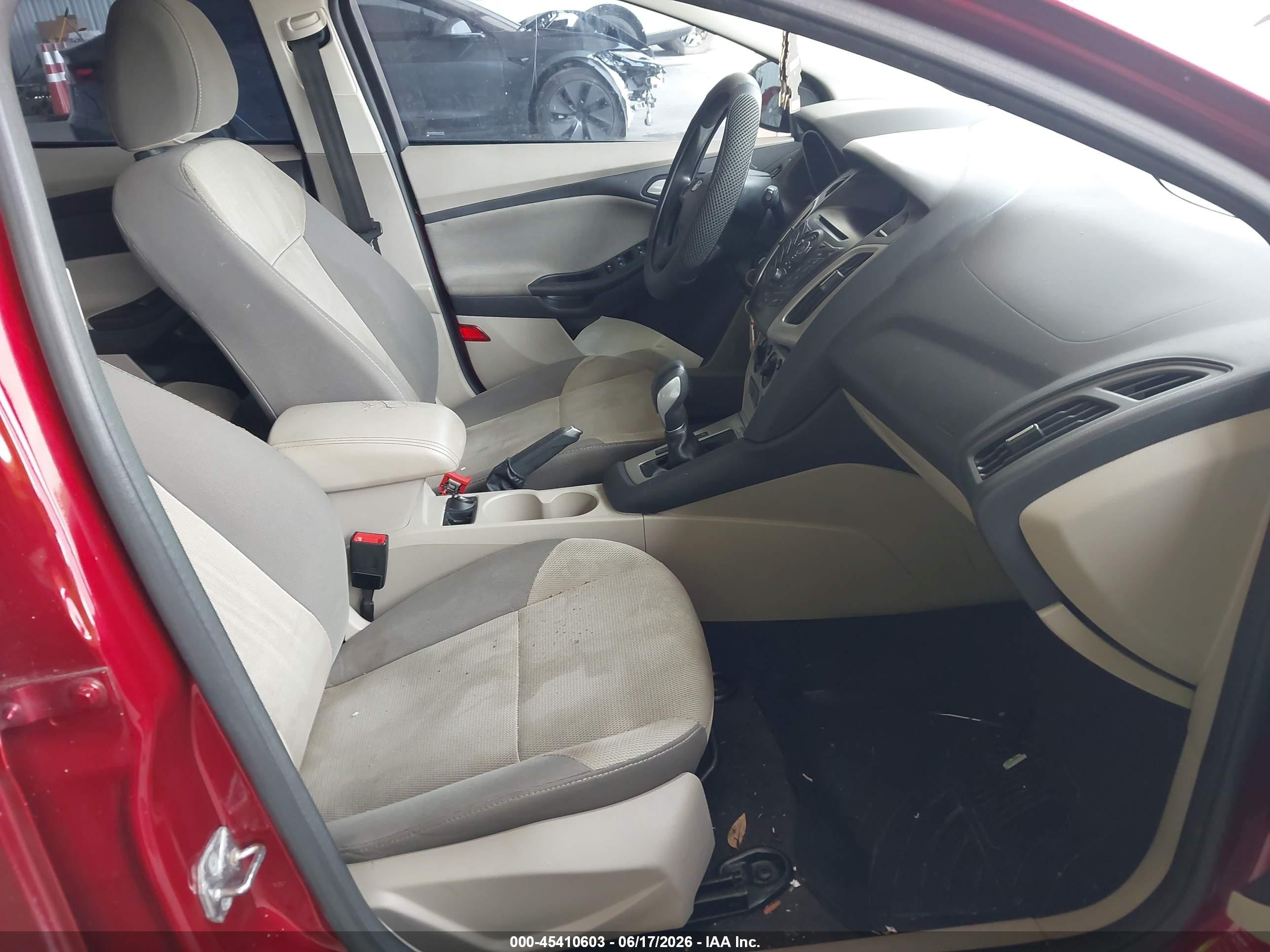 2014 Ford Focus Se Red vin: 1FADP3K2XEL444303