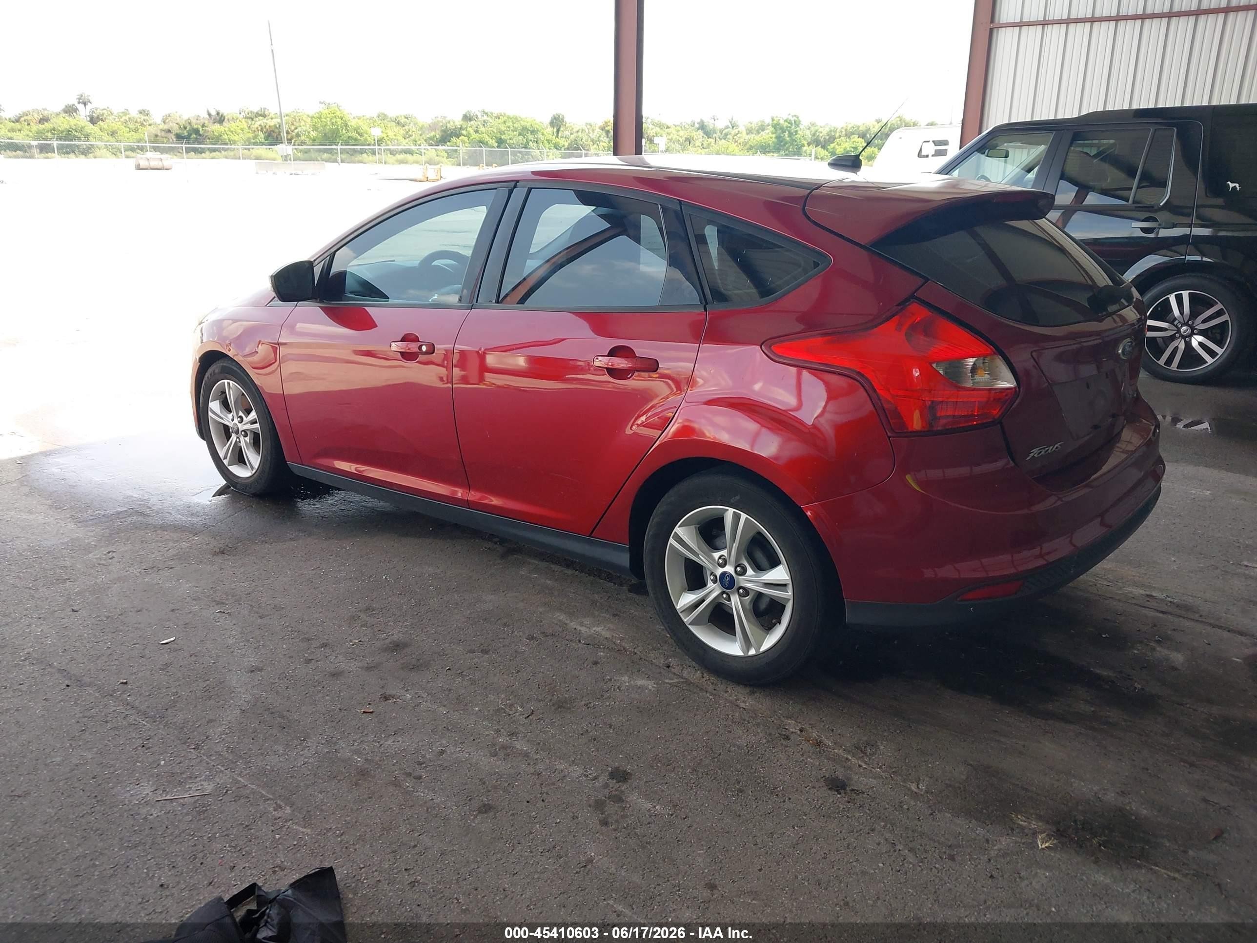 2014 Ford Focus Se Red vin: 1FADP3K2XEL444303