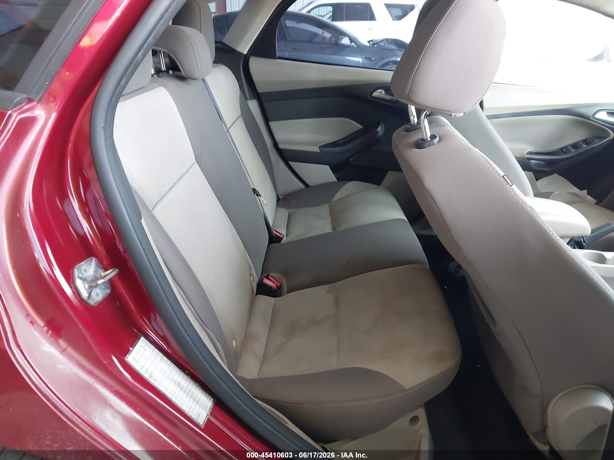 2014 Ford Focus Se Red vin: 1FADP3K2XEL444303