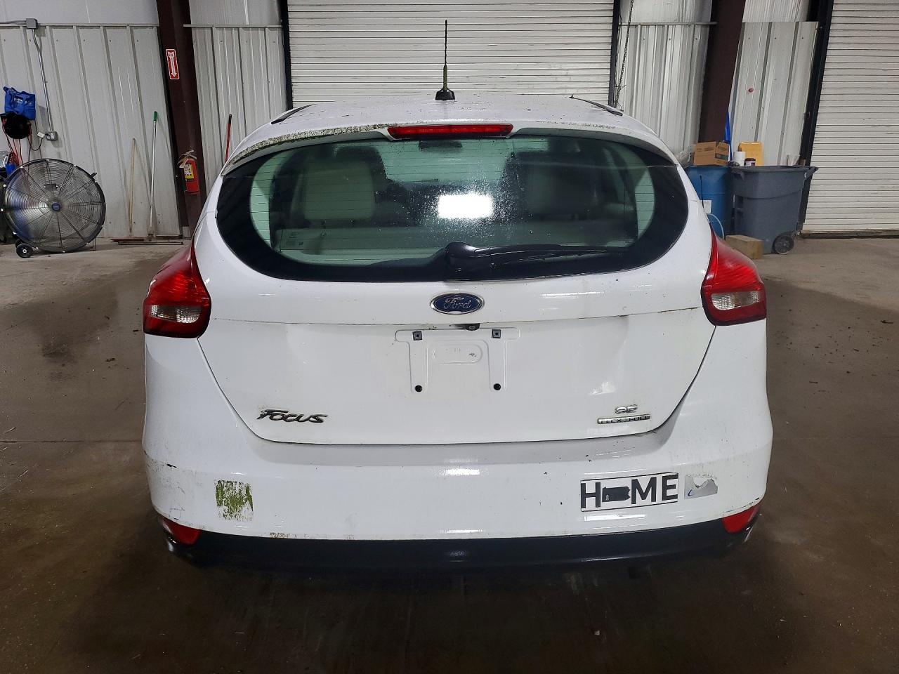 2015 Ford Focus Se White vin: 1FADP3K2XFL202404