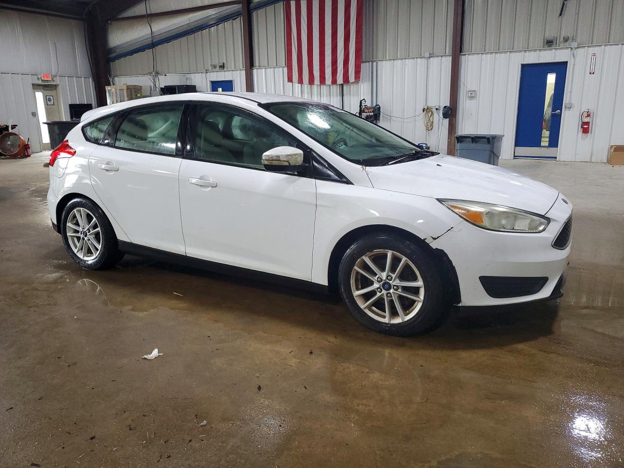 2015 Ford Focus Se White vin: 1FADP3K2XFL202404