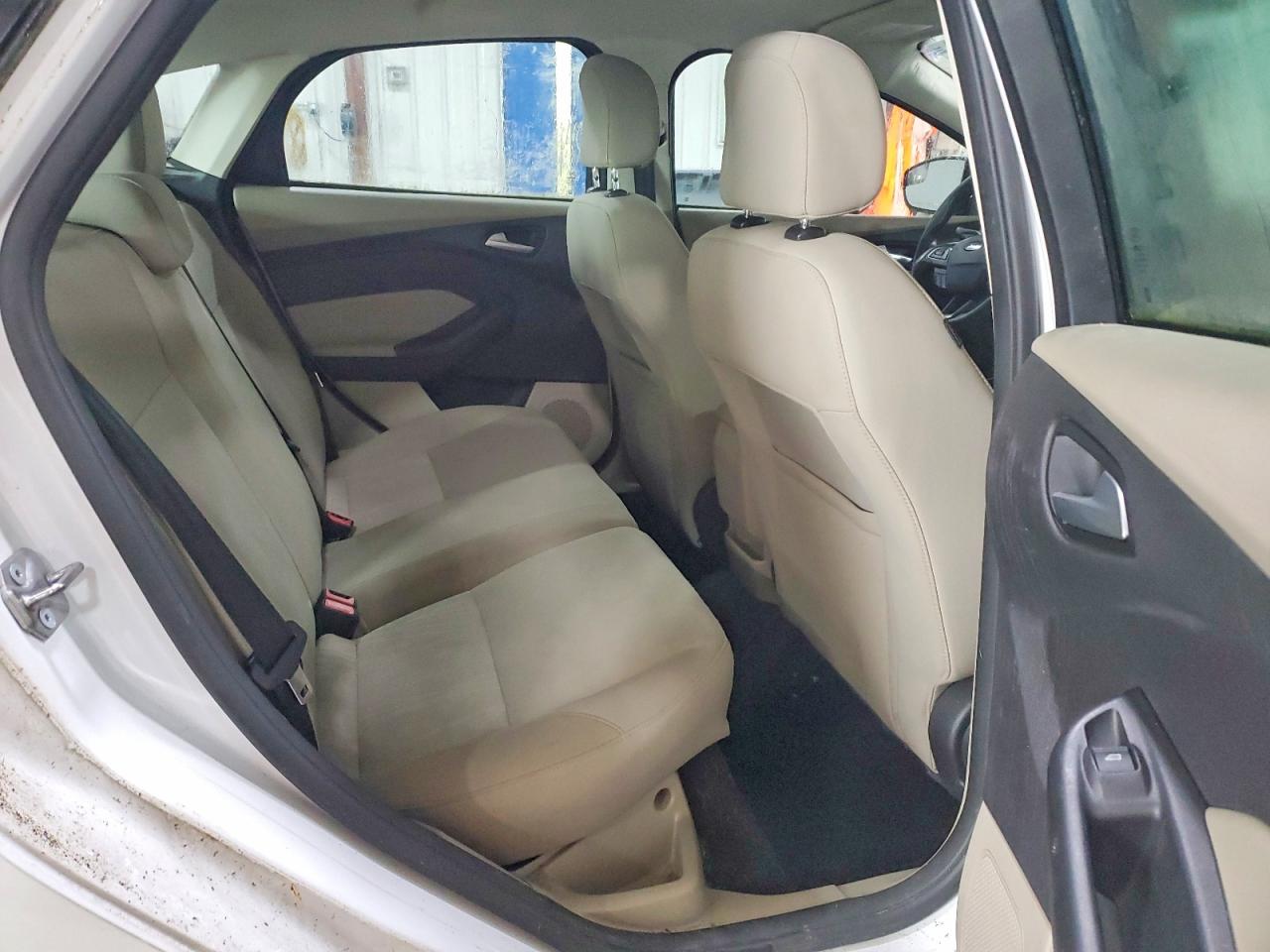 2015 Ford Focus Se White vin: 1FADP3K2XFL202404