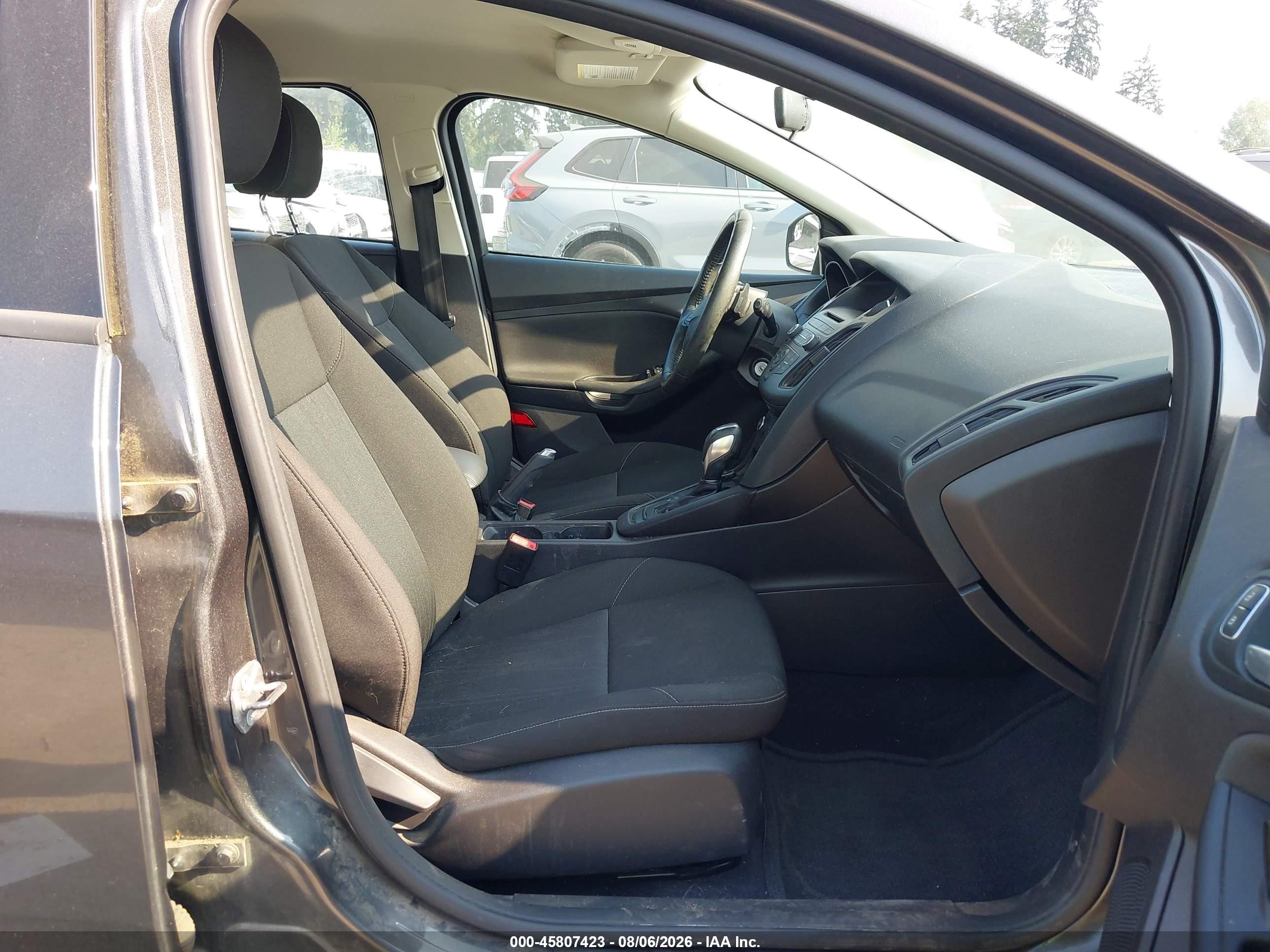 2015 Ford Focus Se Gray vin: 1FADP3K2XFL211393