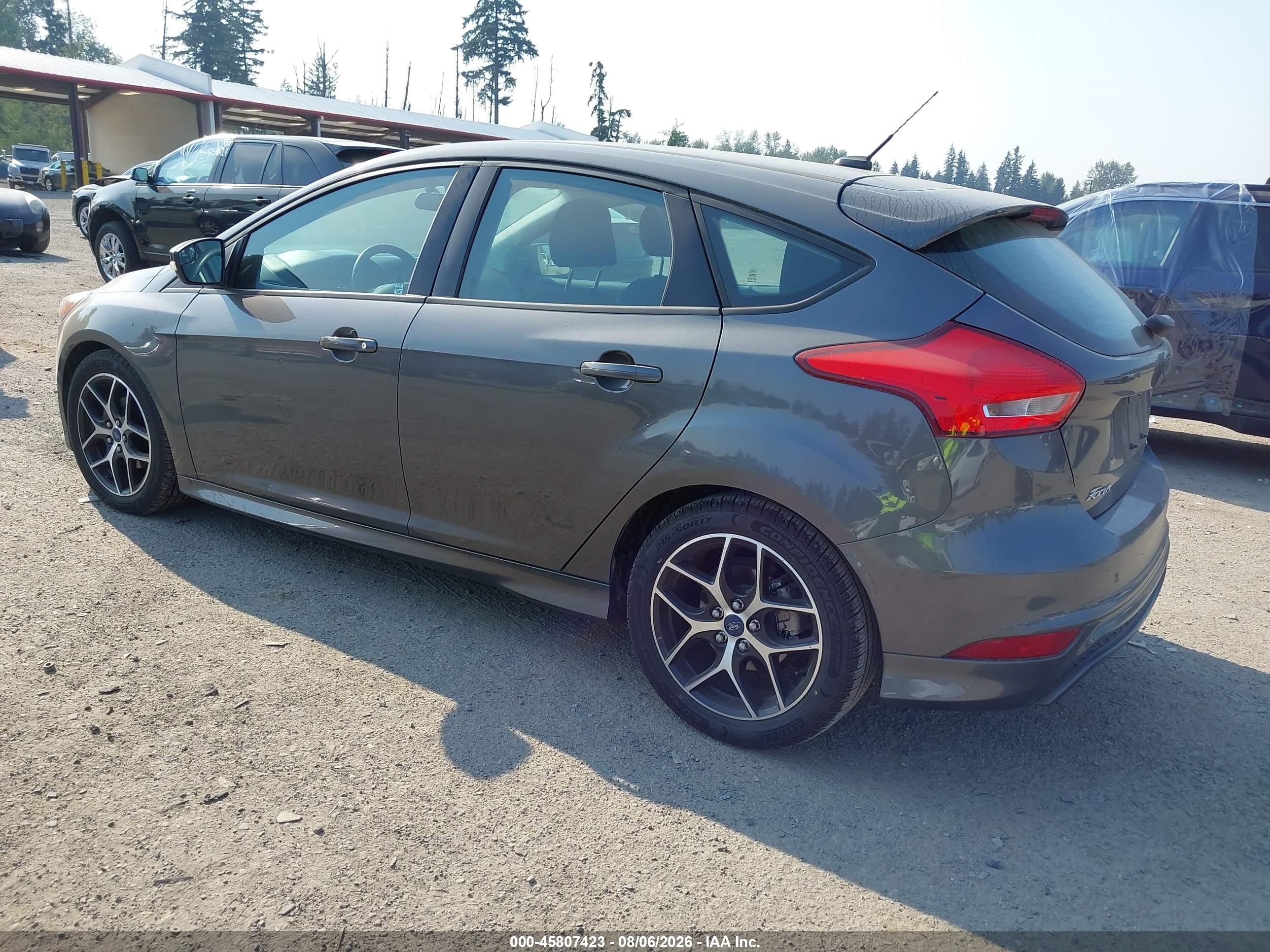 2015 Ford Focus Se Gray vin: 1FADP3K2XFL211393