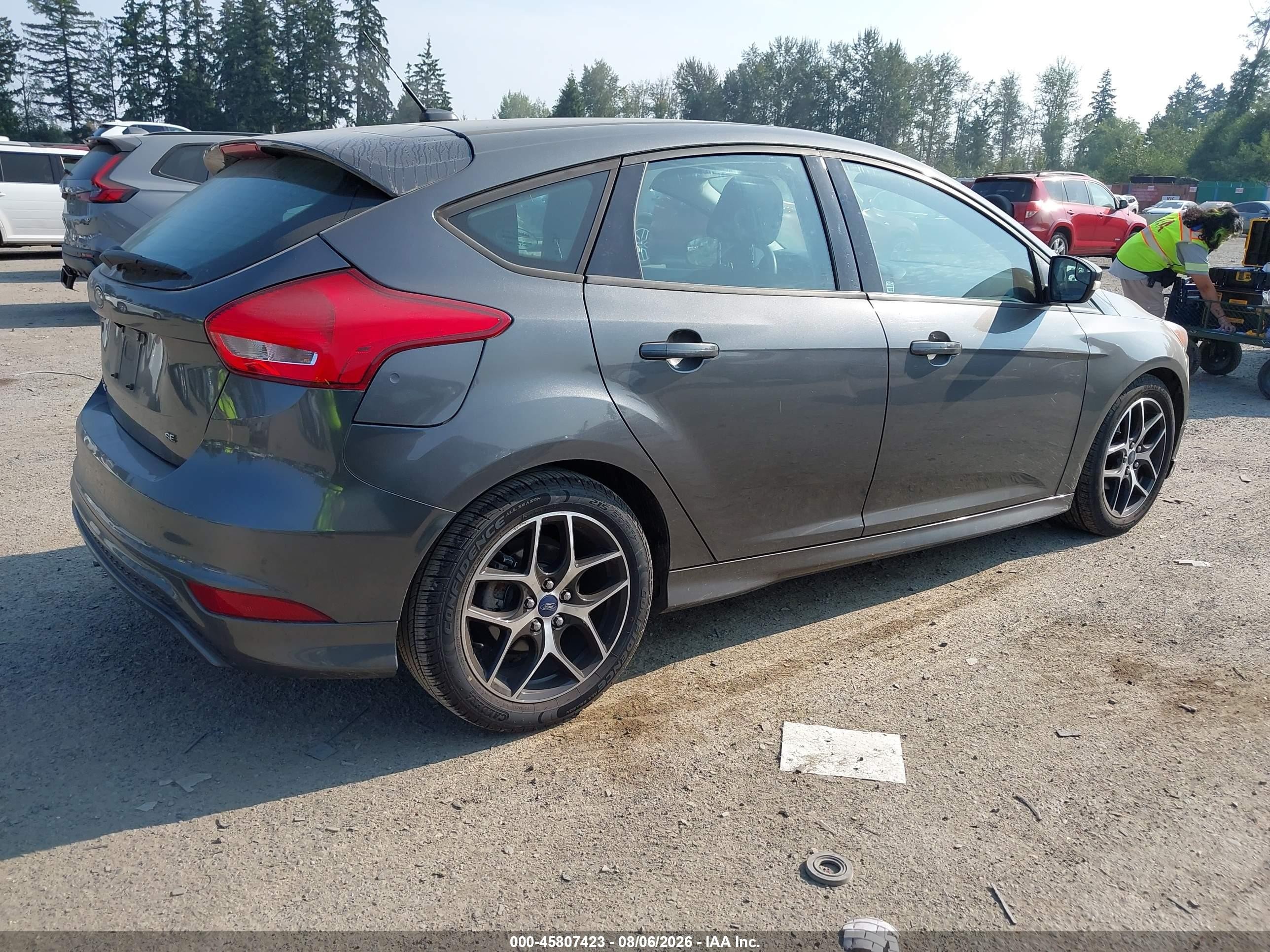 2015 Ford Focus Se Gray vin: 1FADP3K2XFL211393