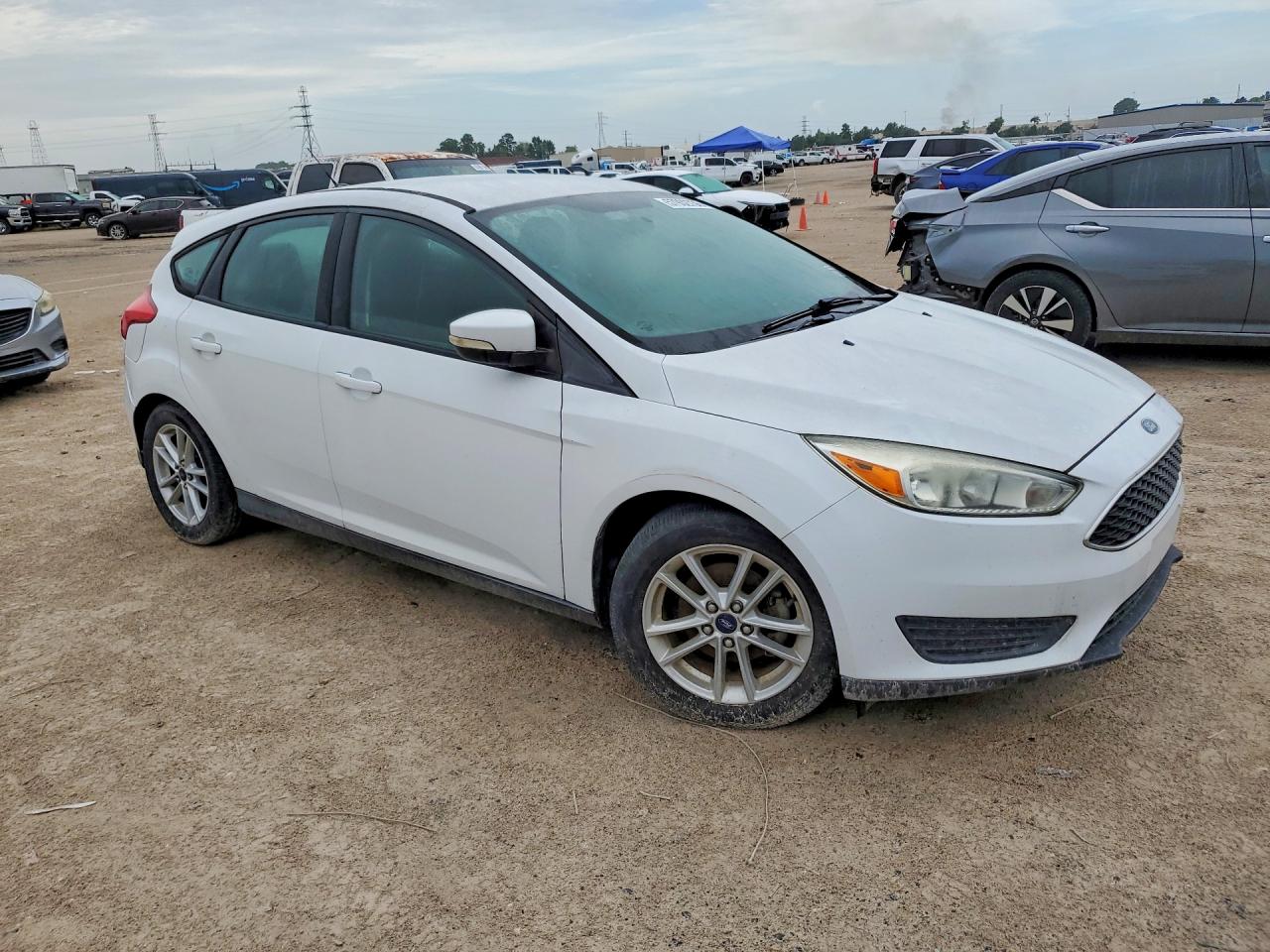 2015 Ford Focus White vin: 1FADP3K2XFL223740