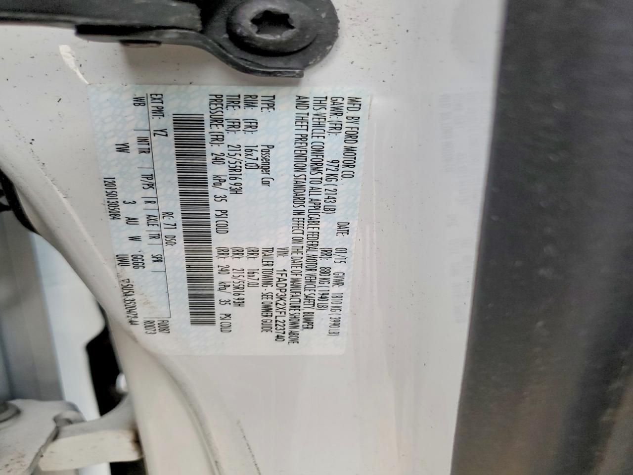 2015 Ford Focus White vin: 1FADP3K2XFL223740