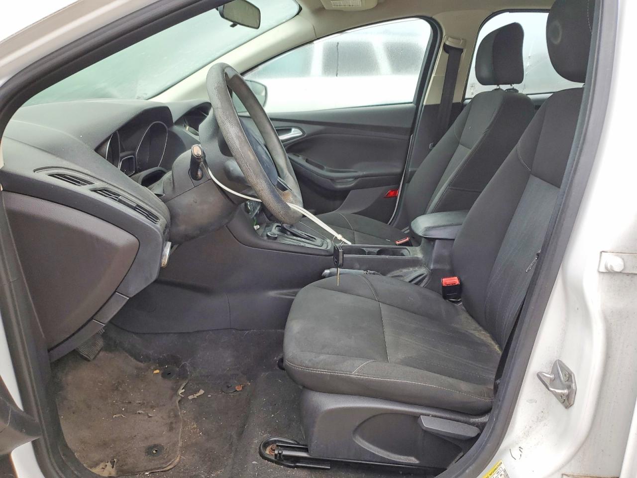 2015 Ford Focus White vin: 1FADP3K2XFL223740