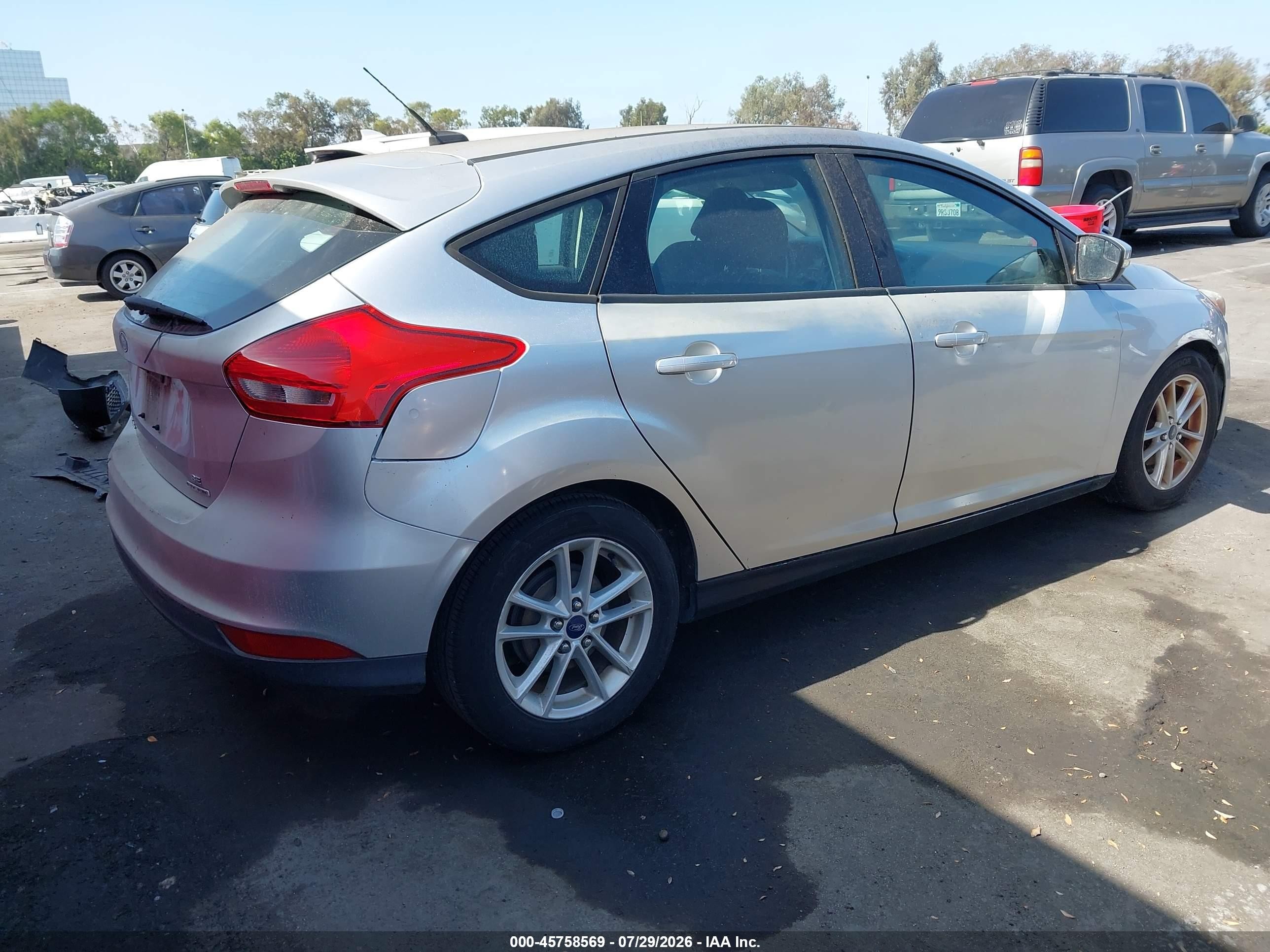 2015 Ford Focus Se Silver vin: 1FADP3K2XFL224452
