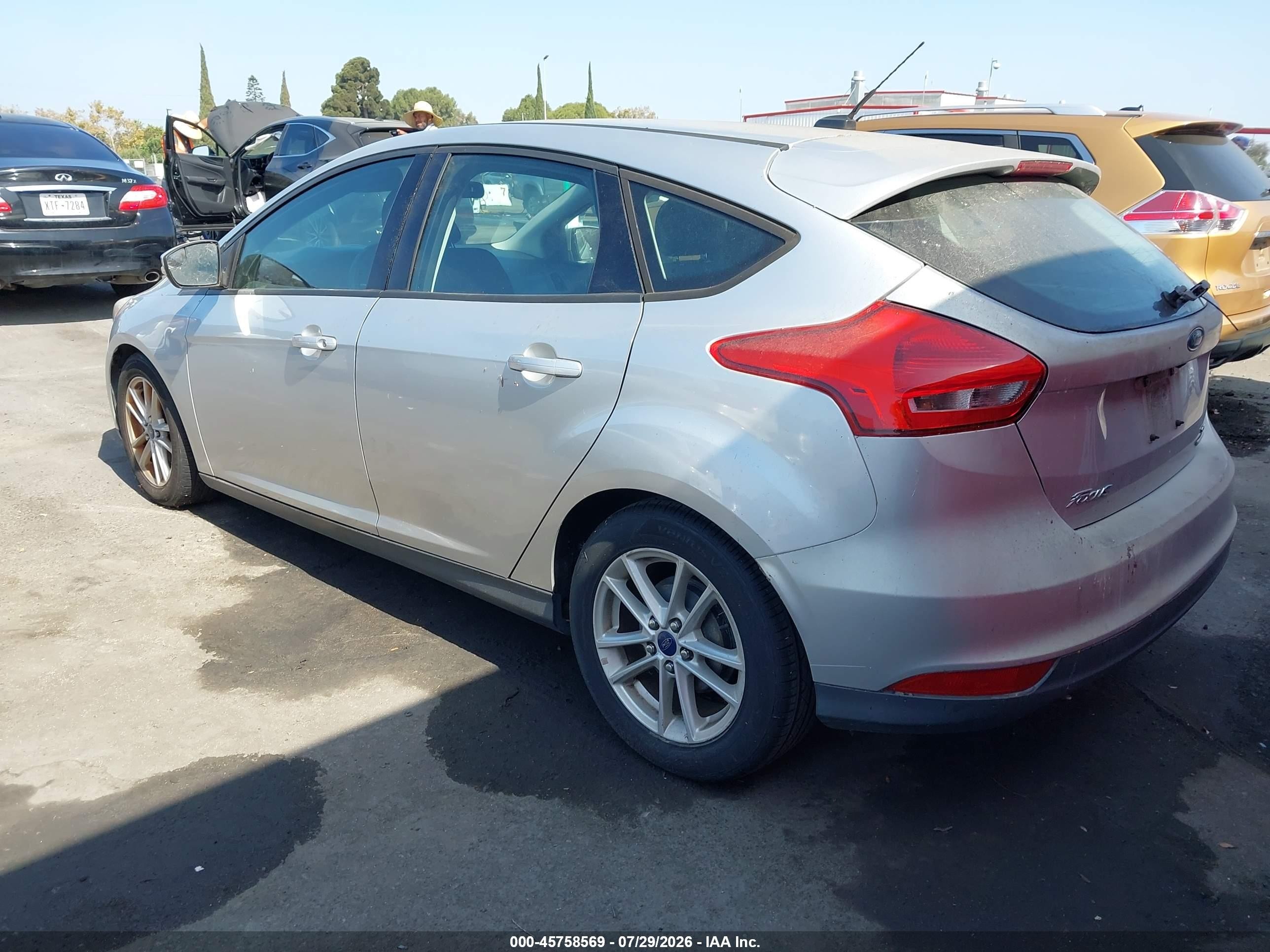2015 Ford Focus Se Silver vin: 1FADP3K2XFL224452