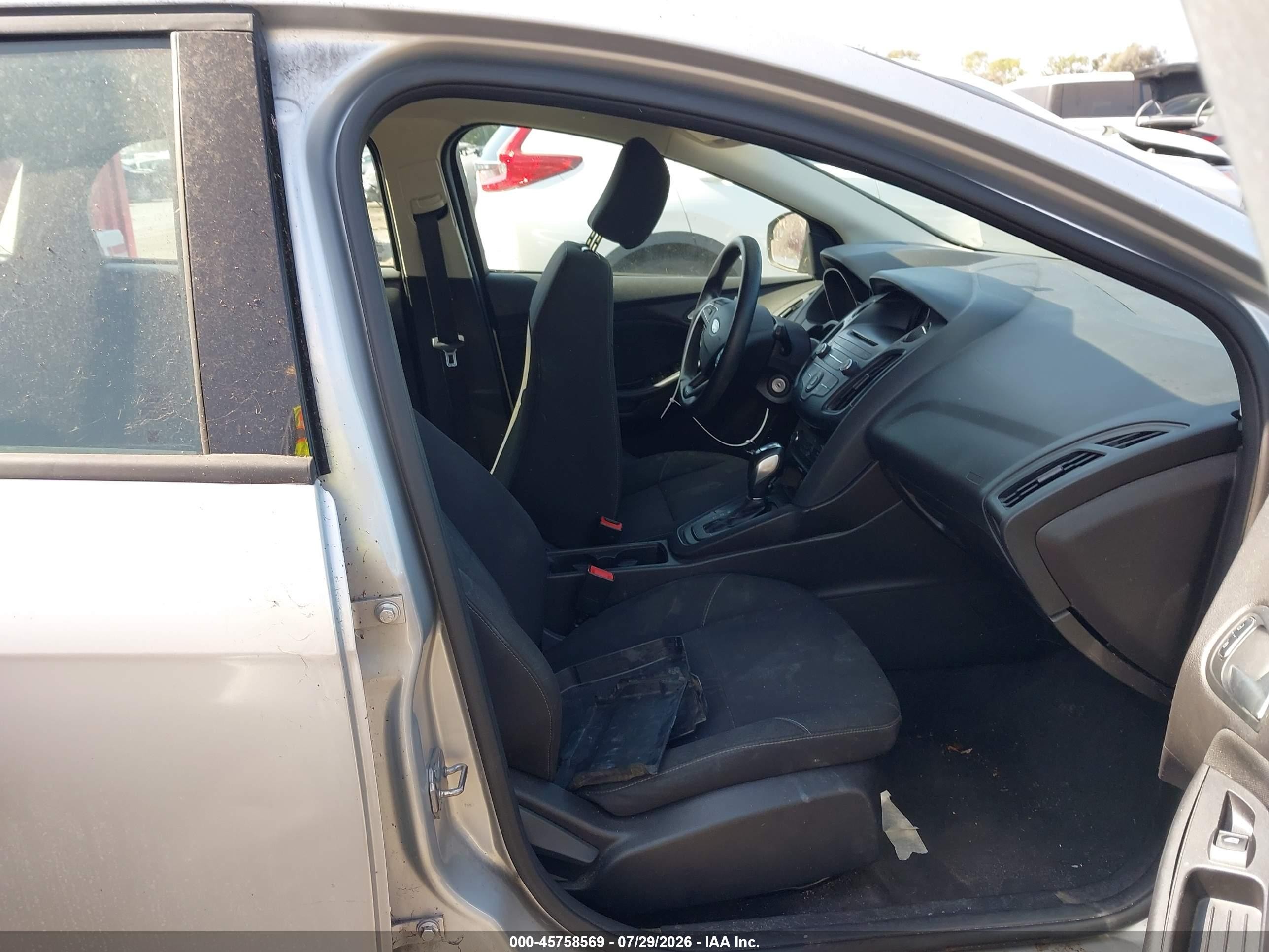 2015 Ford Focus Se Silver vin: 1FADP3K2XFL224452