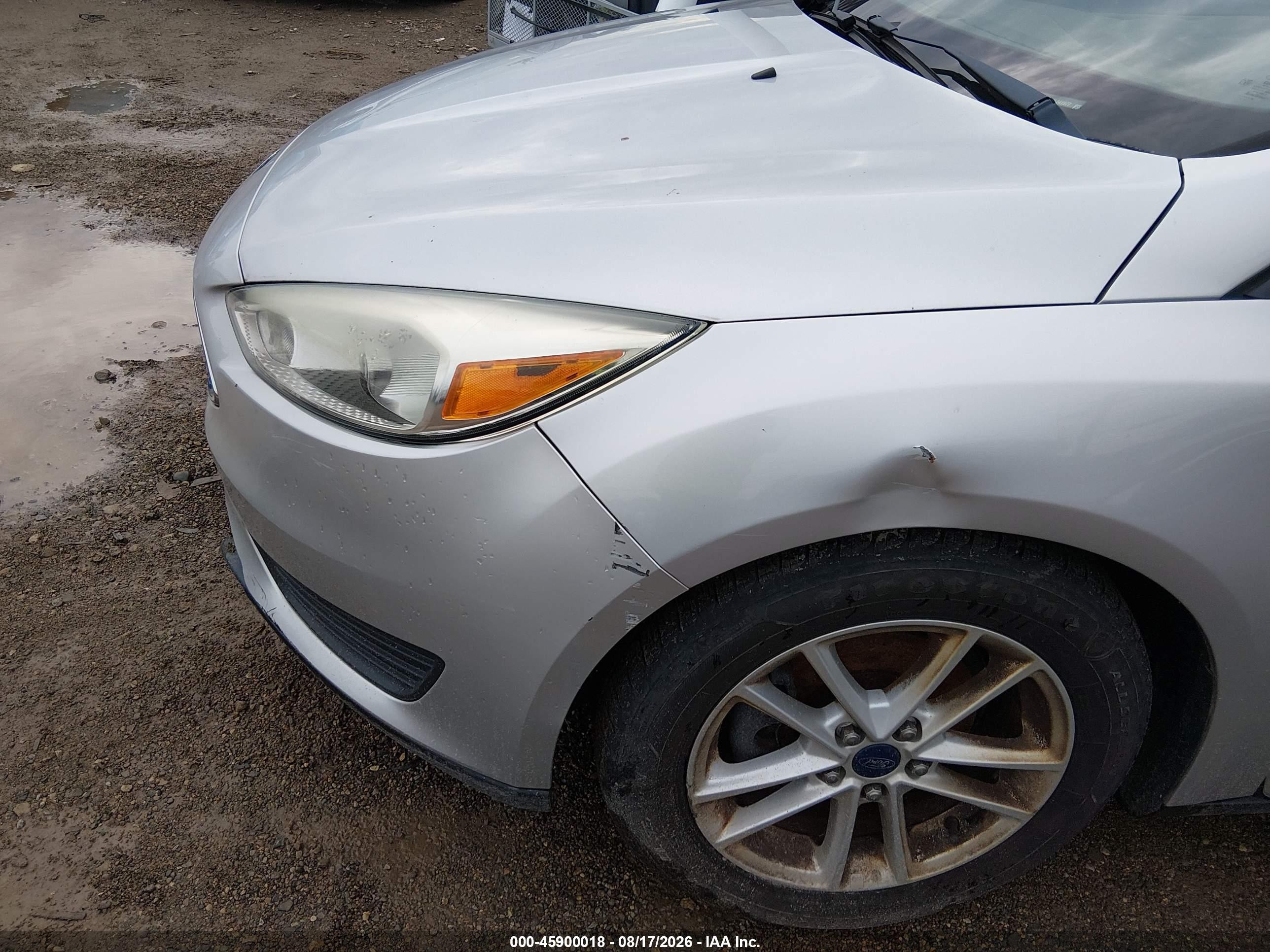 2015 Ford Focus Se Серебряный vin: 1FADP3K2XFL241977