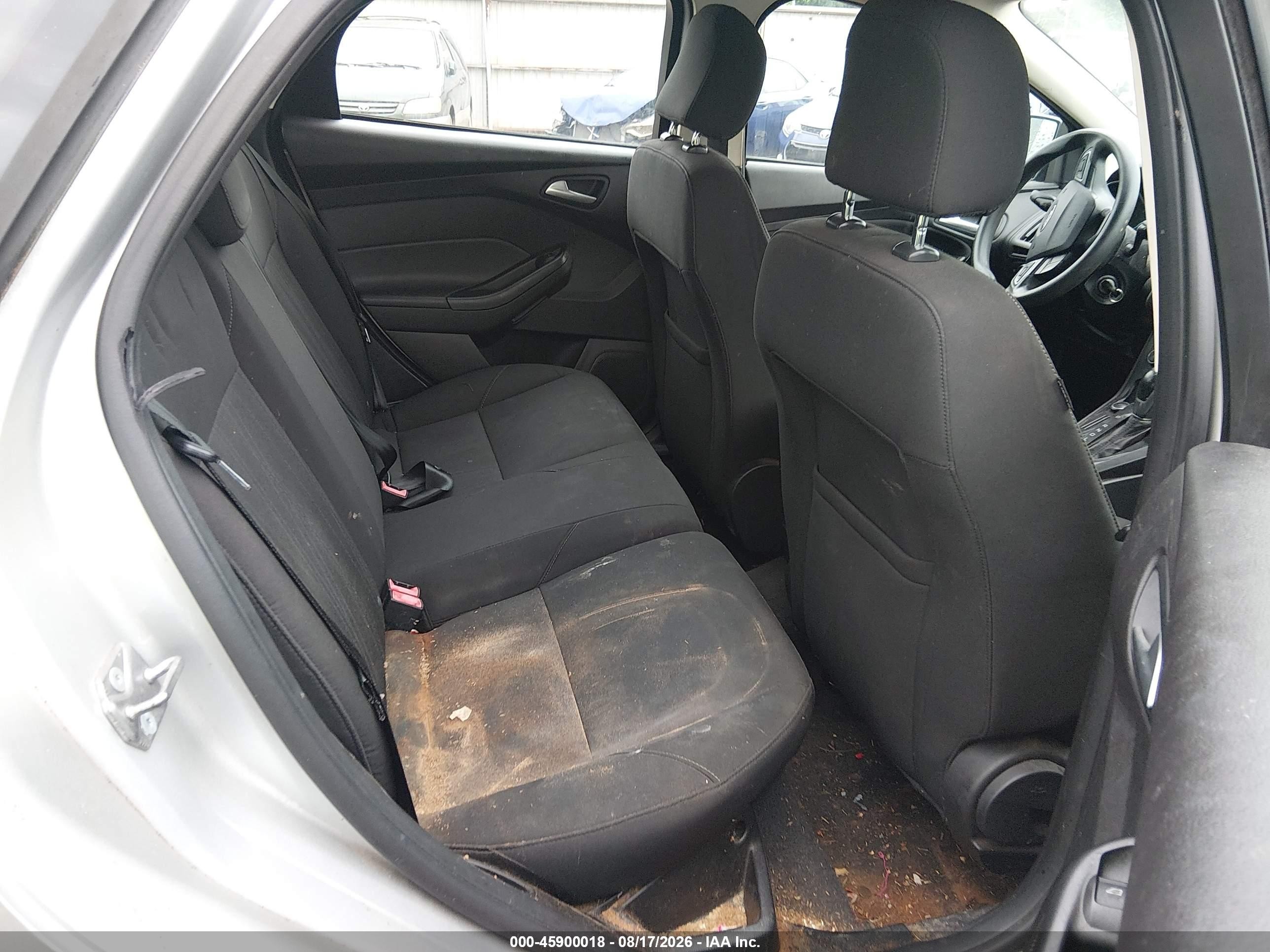 2015 Ford Focus Se Серебряный vin: 1FADP3K2XFL241977