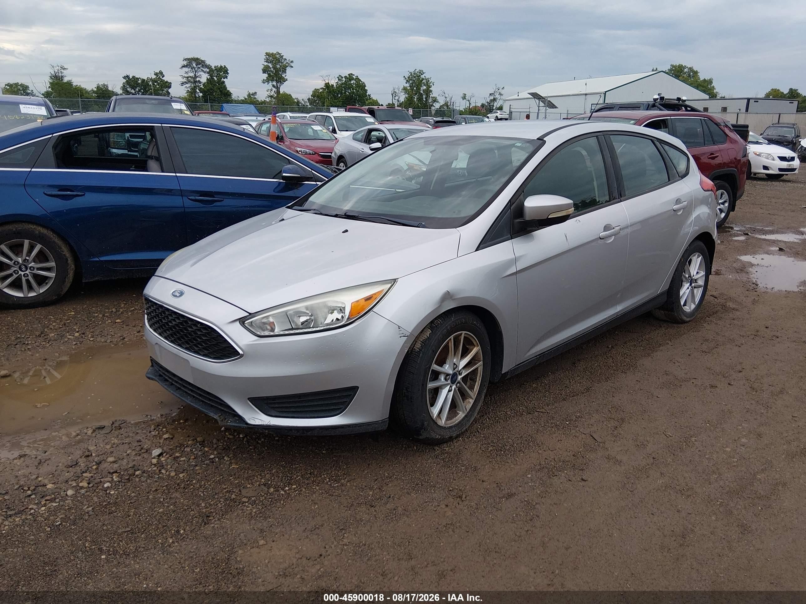 2015 Ford Focus Se Серебряный vin: 1FADP3K2XFL241977