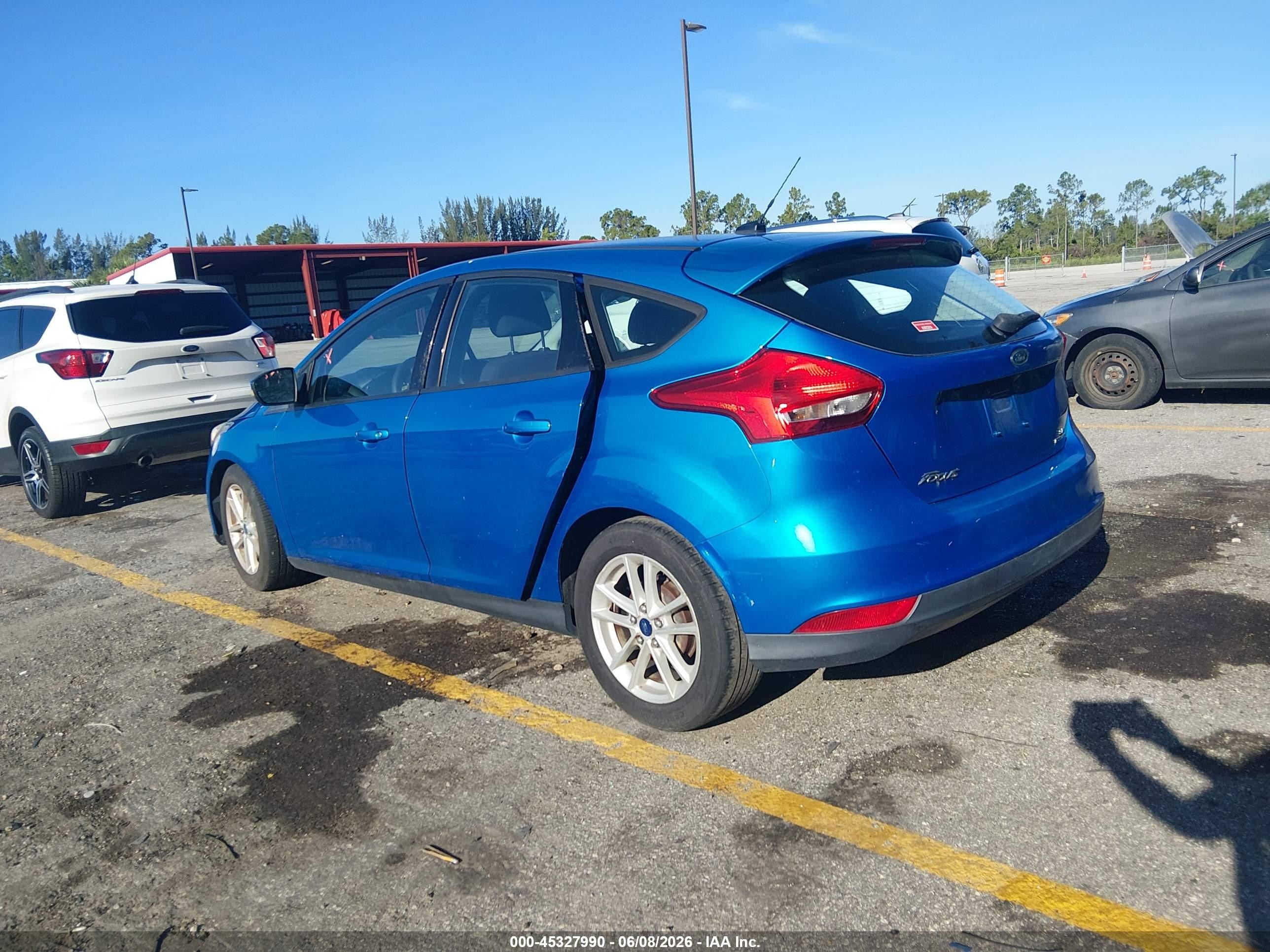 2015 Ford Focus Se Синий vin: 1FADP3K2XFL249867