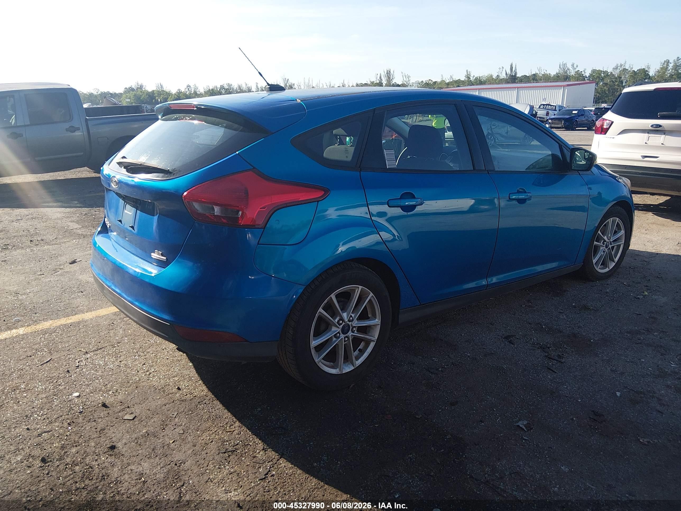 2015 Ford Focus Se Синий vin: 1FADP3K2XFL249867