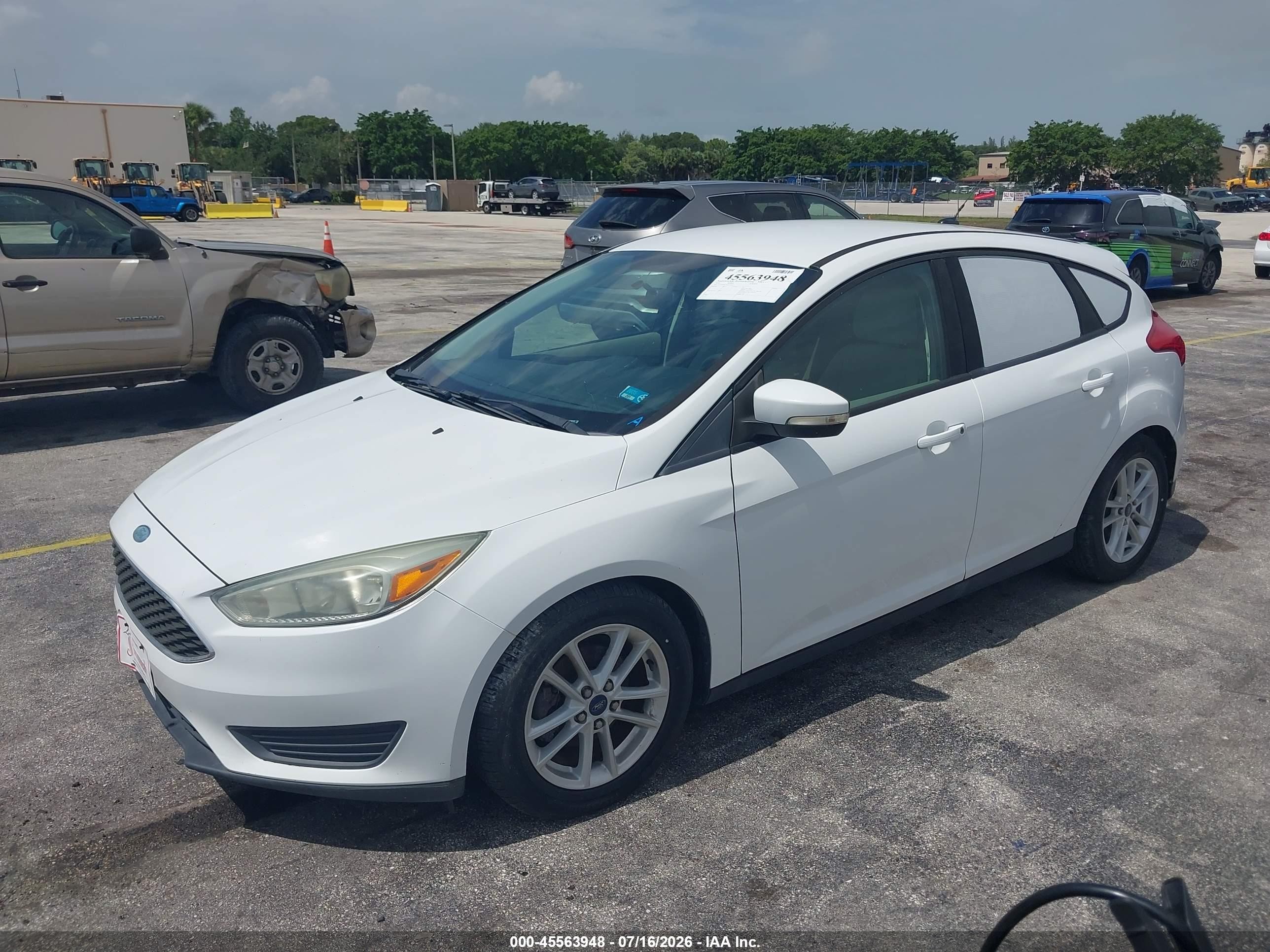 2015 Ford Focus Se White vin: 1FADP3K2XFL273313