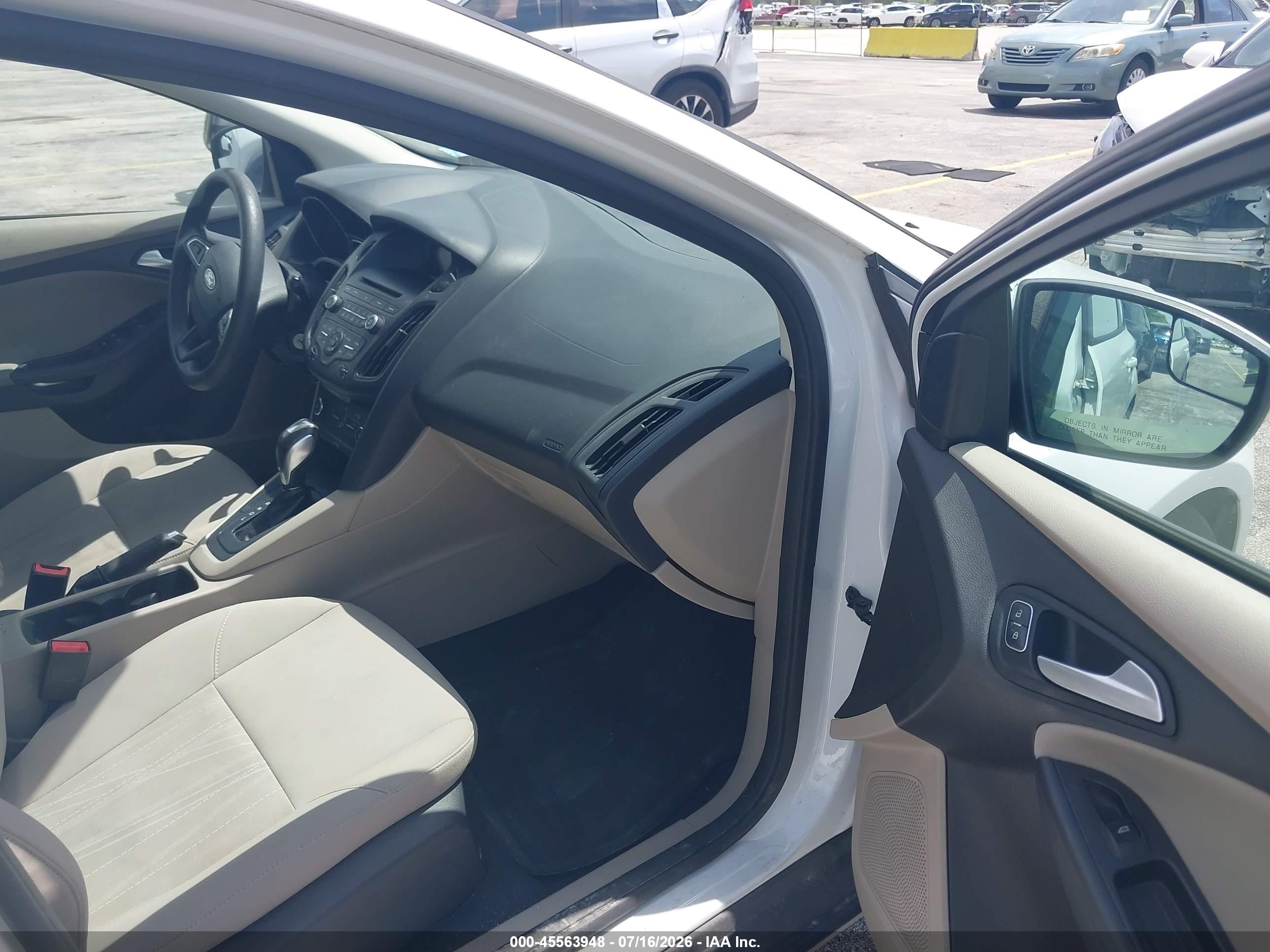 2015 Ford Focus Se White vin: 1FADP3K2XFL273313