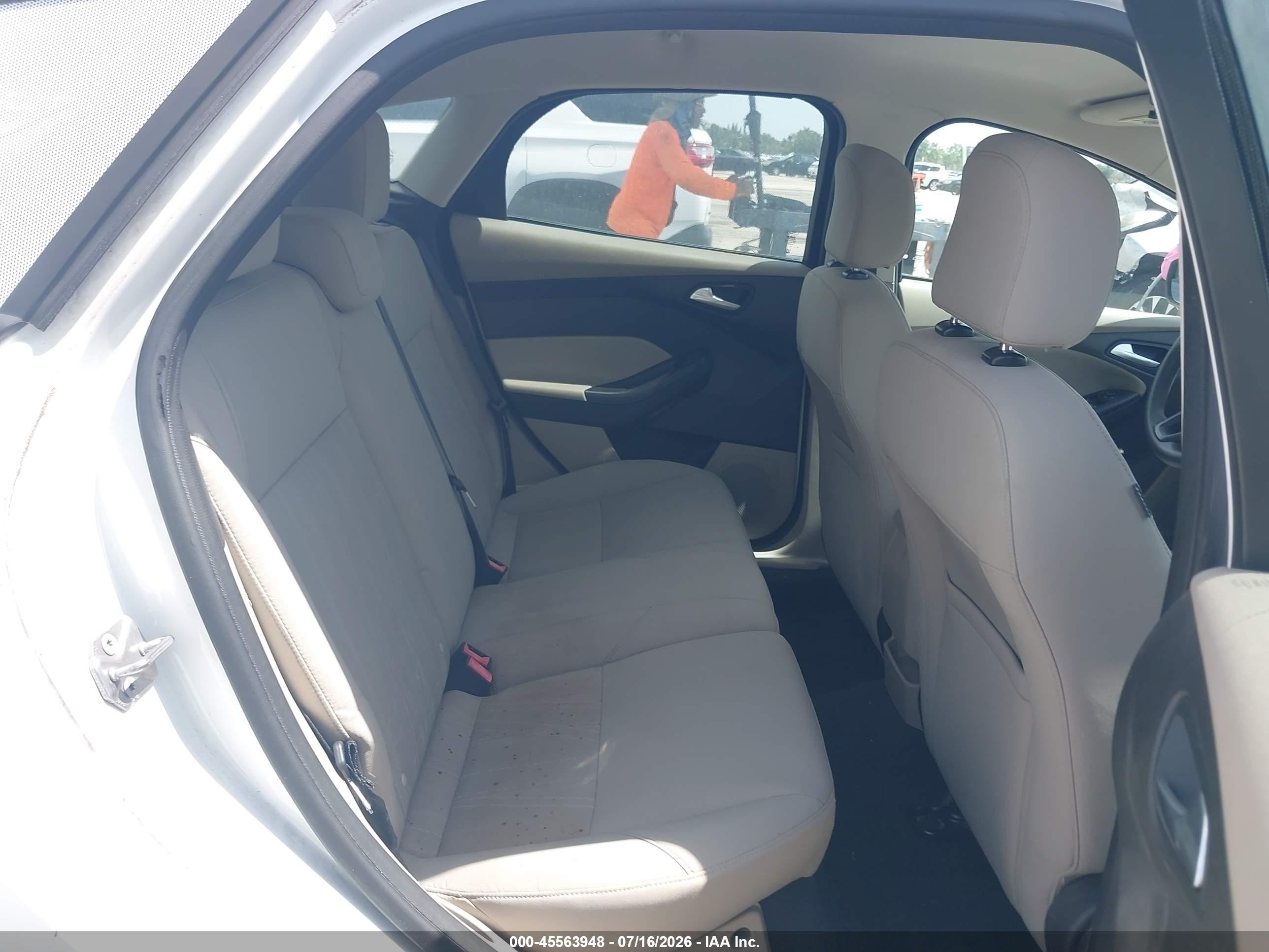 2015 Ford Focus Se White vin: 1FADP3K2XFL273313