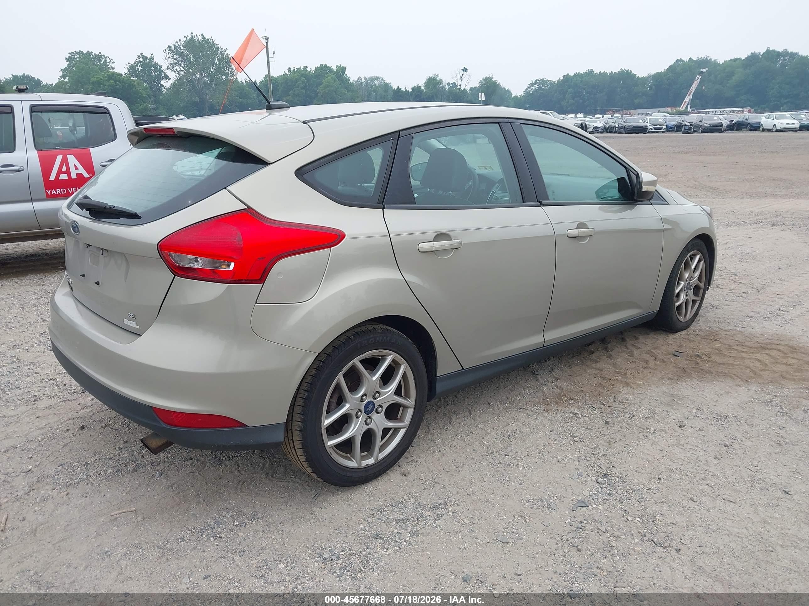 2015 Ford Focus Se Beige vin: 1FADP3K2XFL284019
