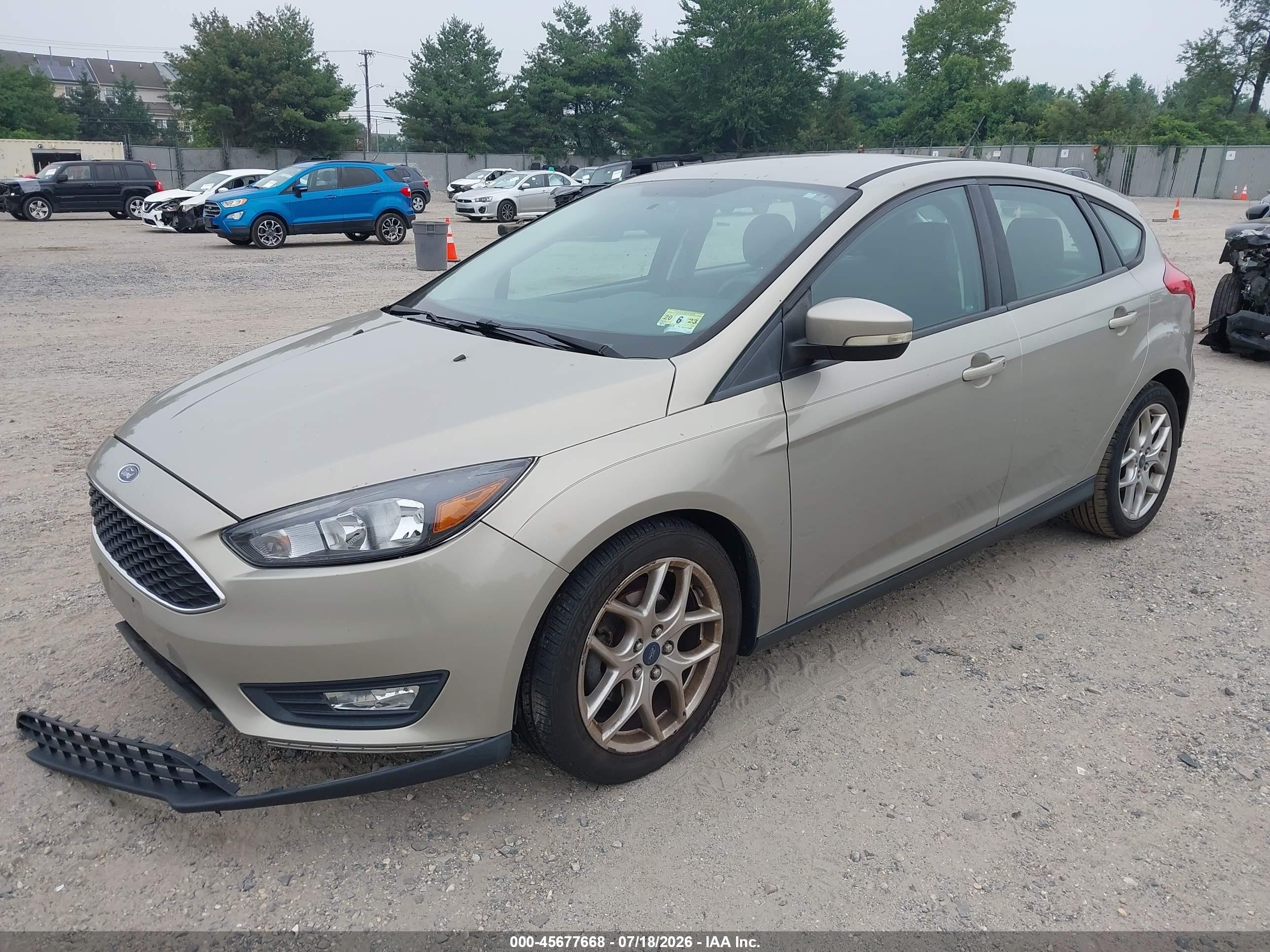 2015 Ford Focus Se Beige vin: 1FADP3K2XFL284019