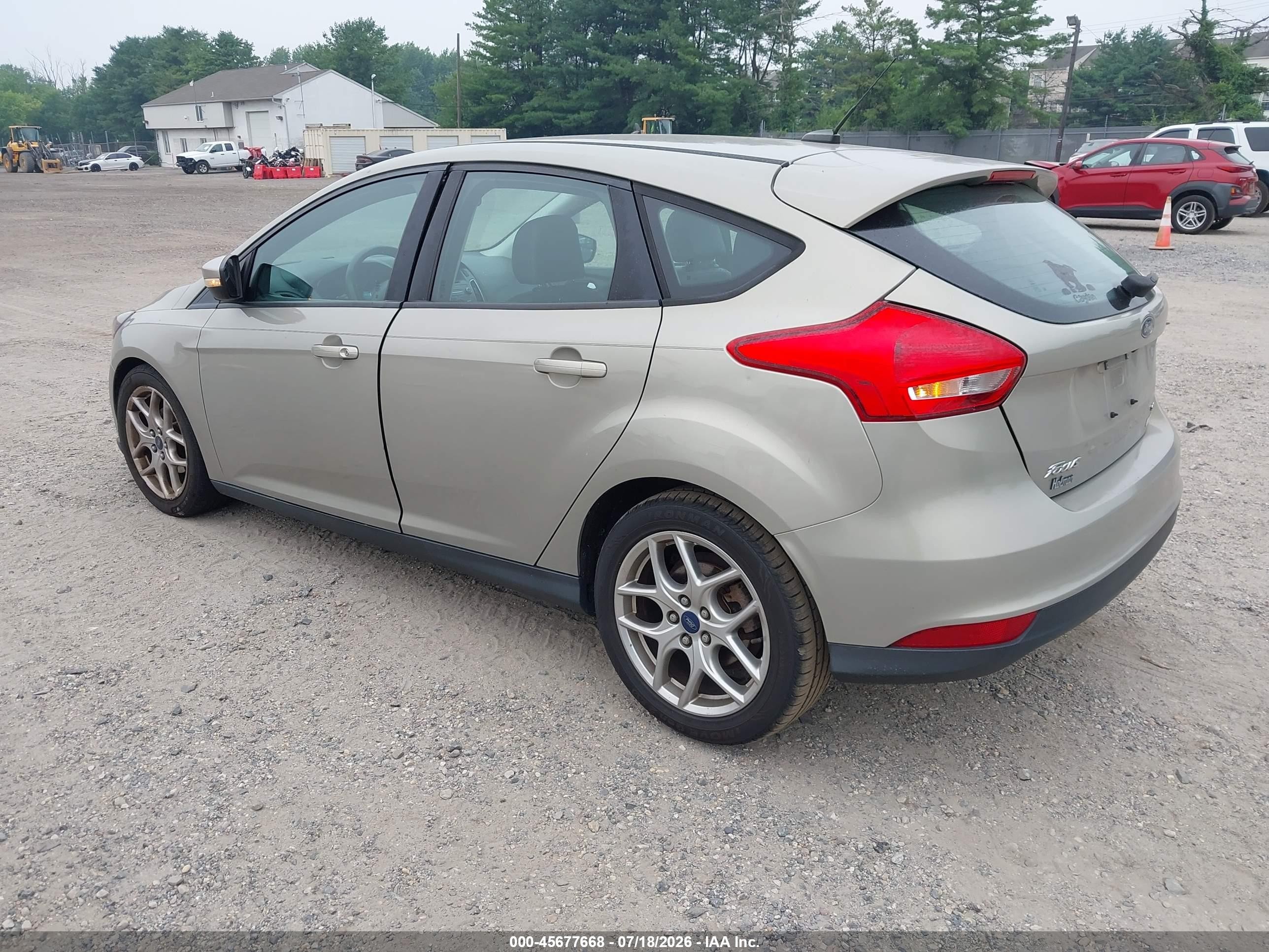2015 Ford Focus Se Beige vin: 1FADP3K2XFL284019