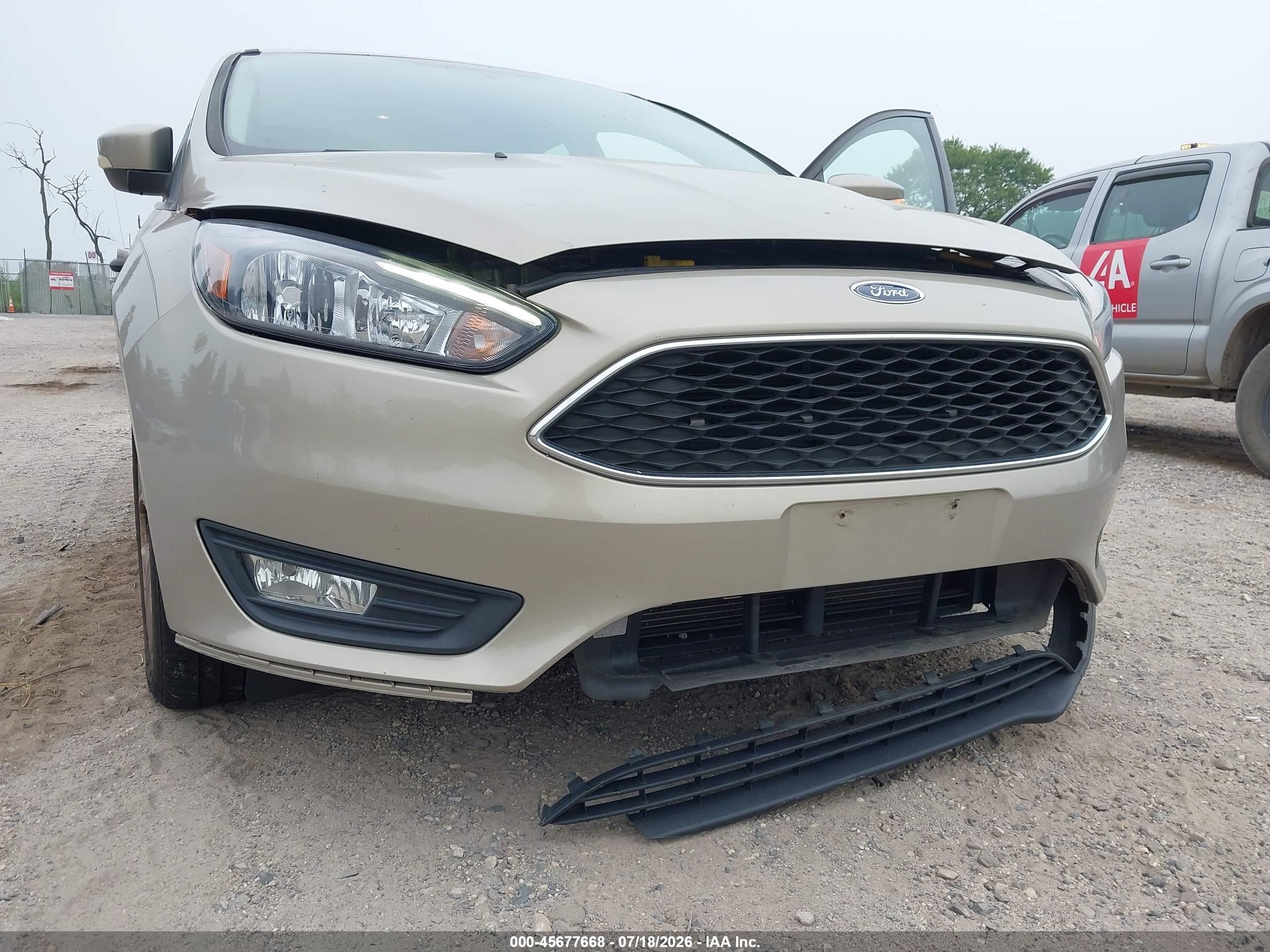 2015 Ford Focus Se Beige vin: 1FADP3K2XFL284019