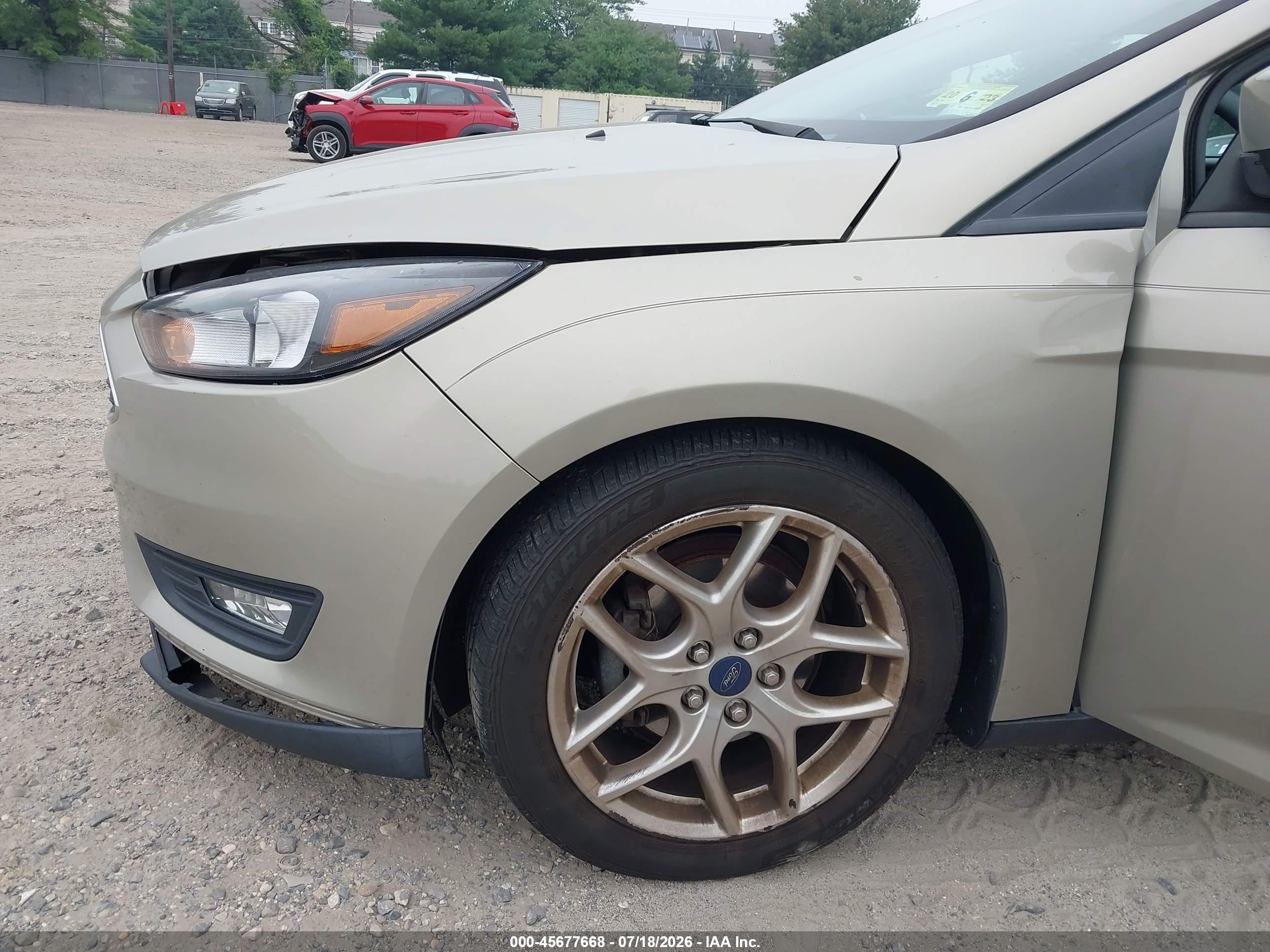 2015 Ford Focus Se Beige vin: 1FADP3K2XFL284019