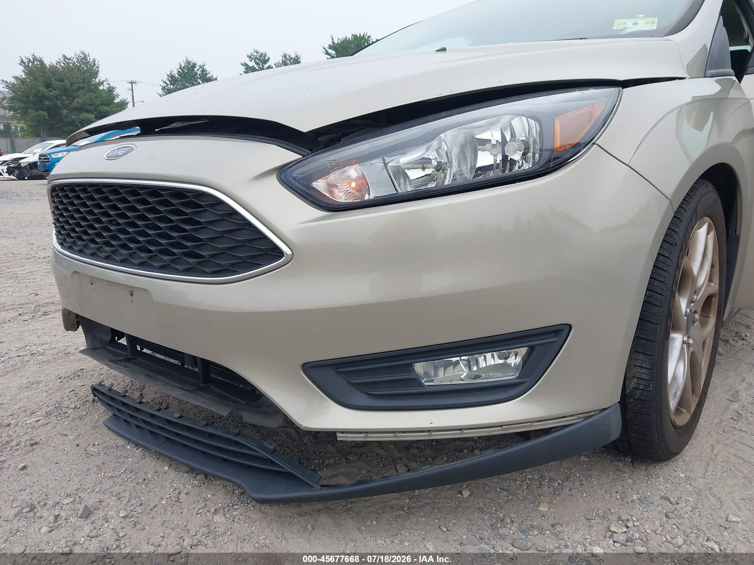 2015 Ford Focus Se Beige vin: 1FADP3K2XFL284019