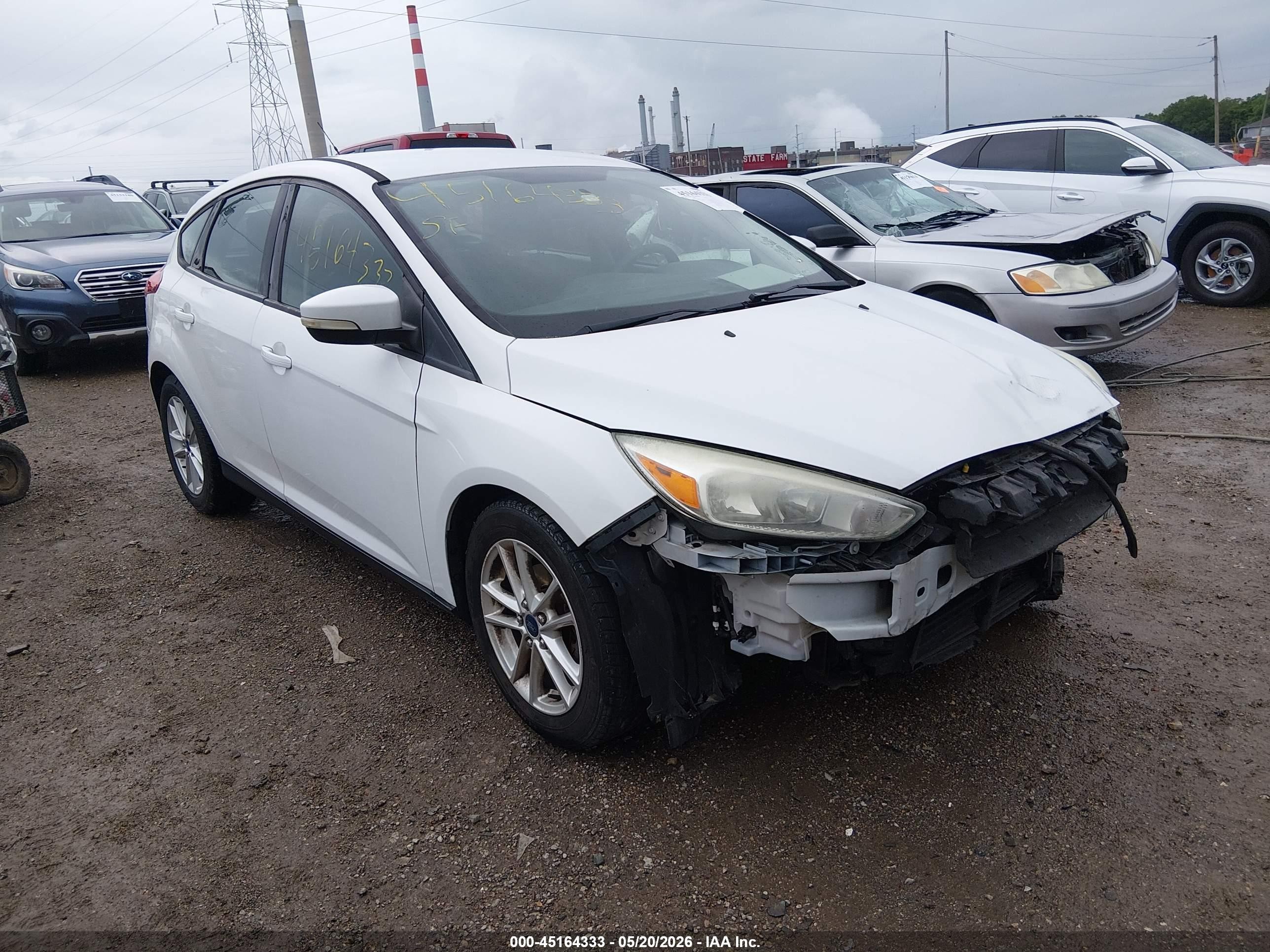 2015 Ford Focus Se Белый vin: 1FADP3K2XFL301370