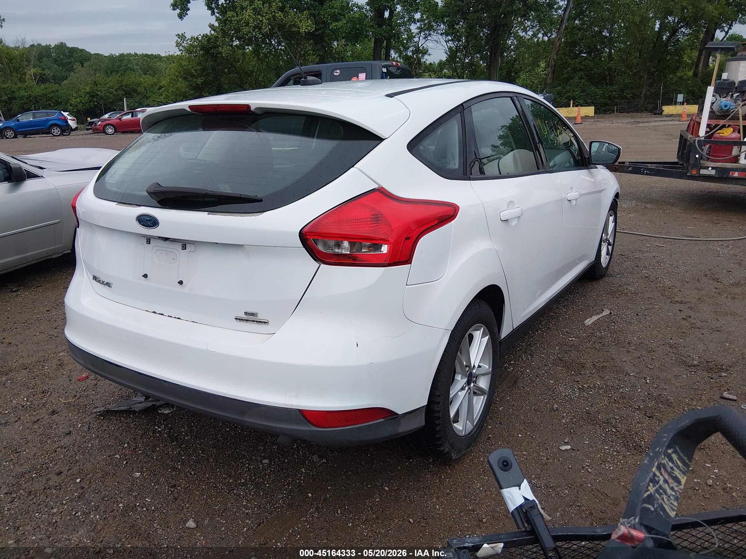 2015 Ford Focus Se Белый vin: 1FADP3K2XFL301370