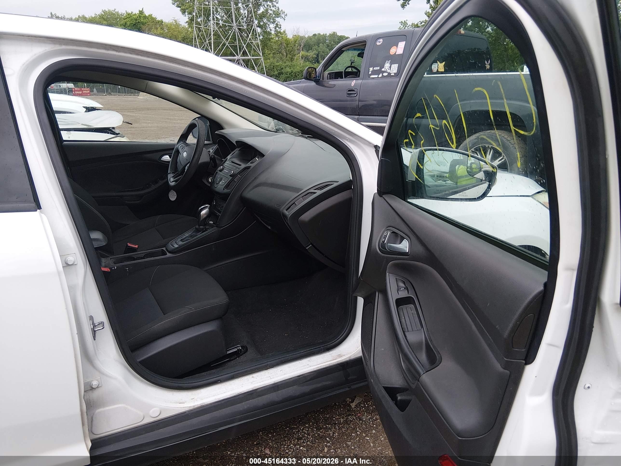 2015 Ford Focus Se Белый vin: 1FADP3K2XFL301370
