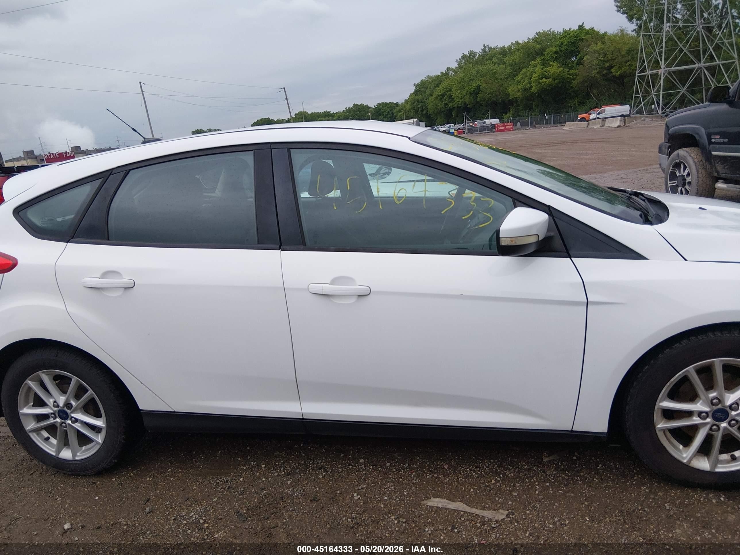 2015 Ford Focus Se Белый vin: 1FADP3K2XFL301370