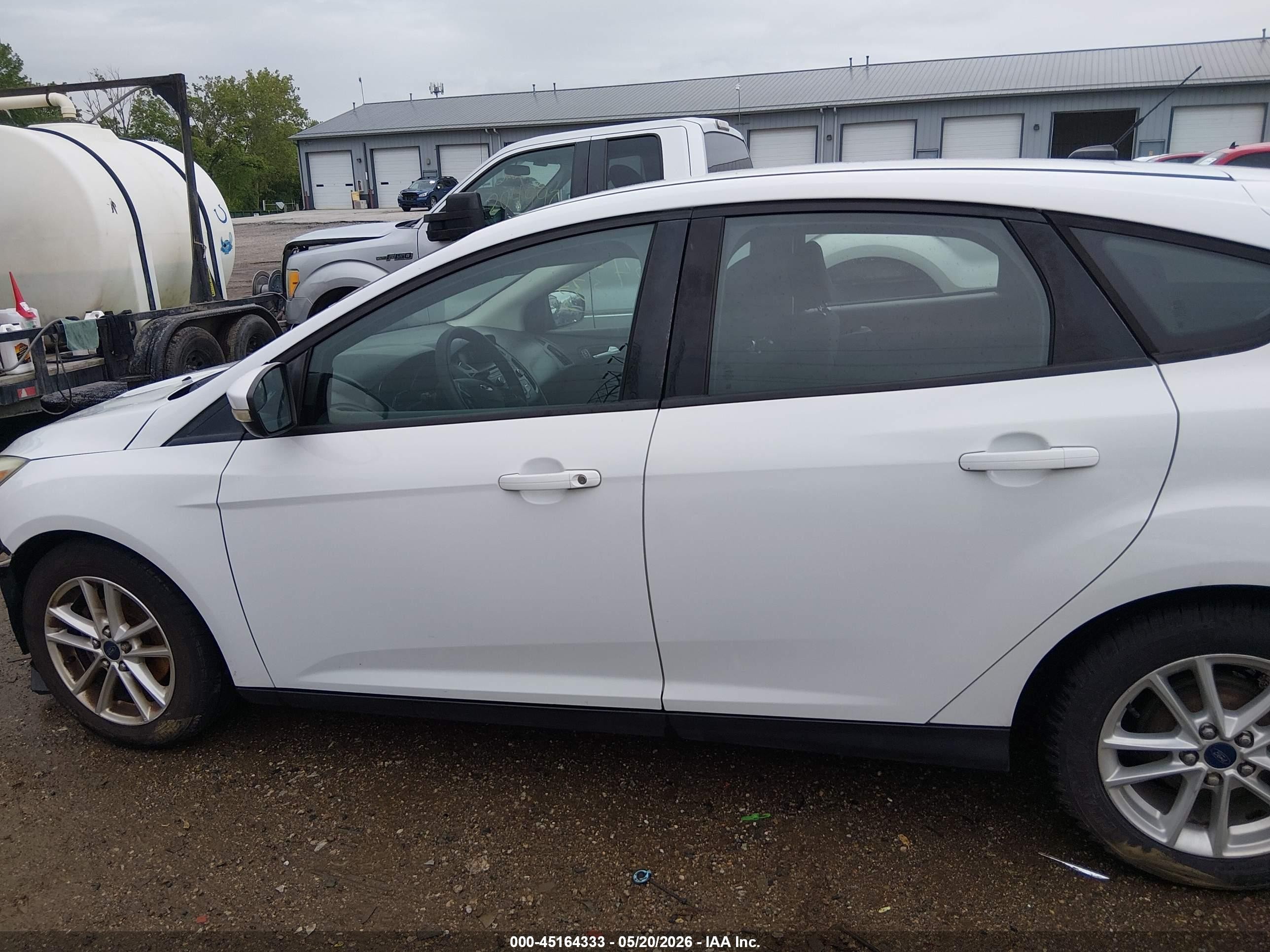 2015 Ford Focus Se Белый vin: 1FADP3K2XFL301370