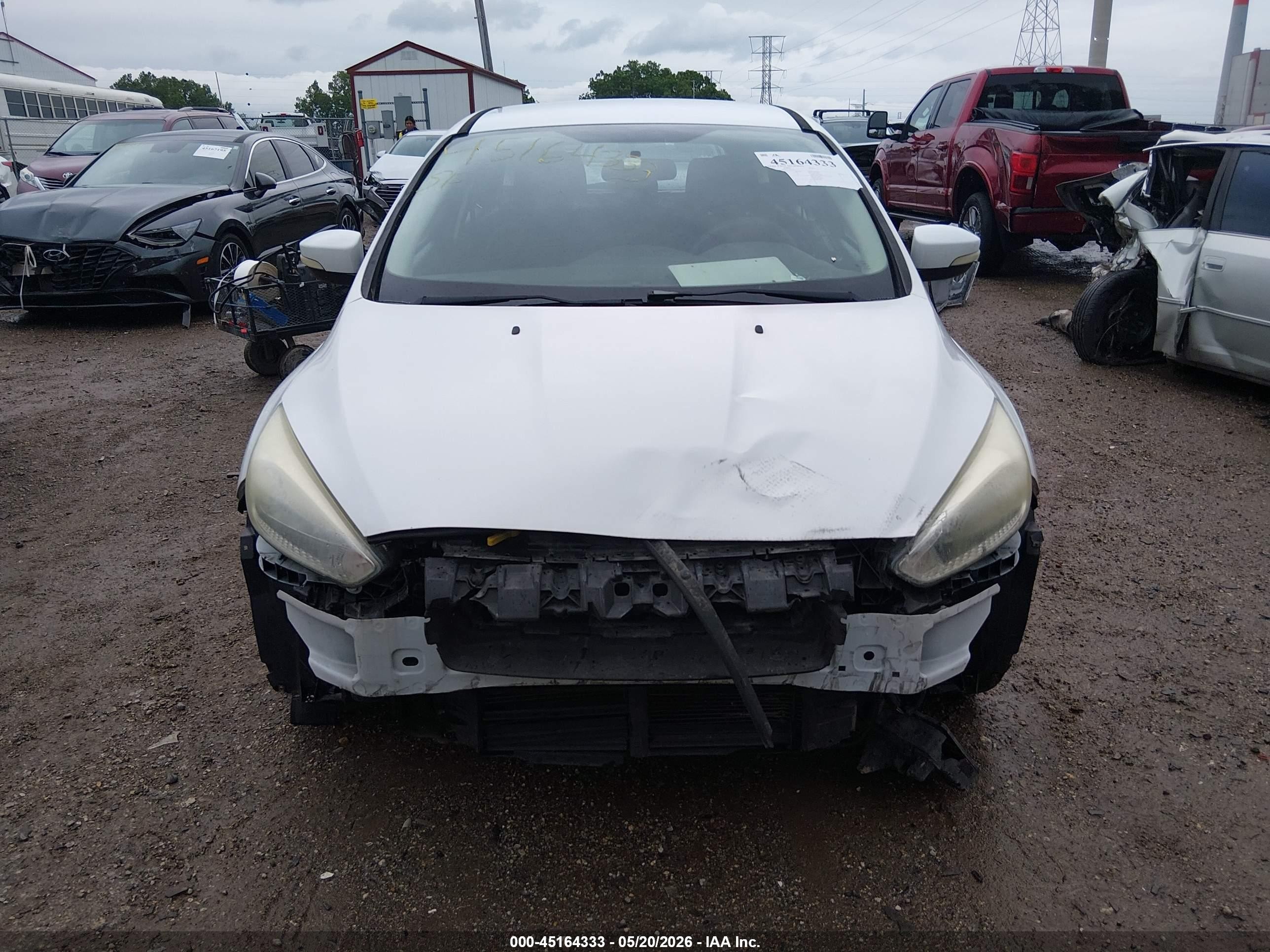 2015 Ford Focus Se Белый vin: 1FADP3K2XFL301370