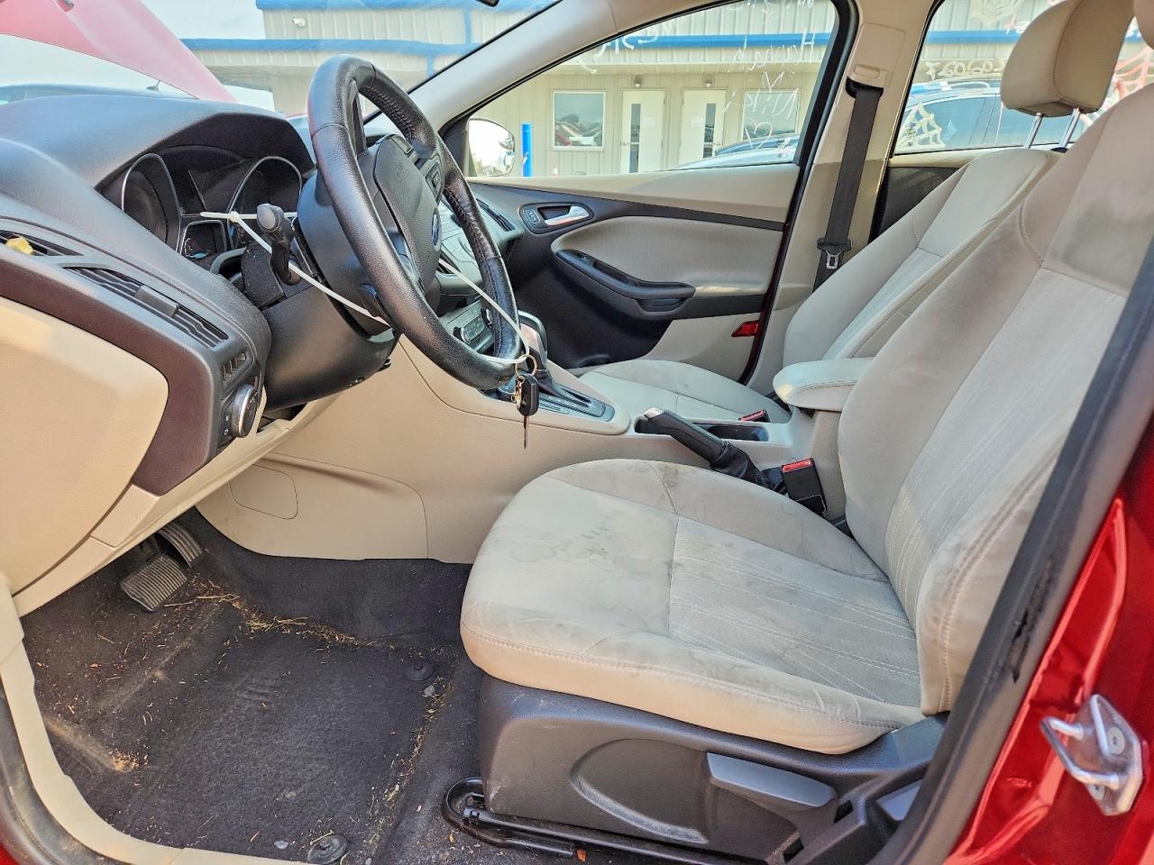 2015 Ford Focus Se Red vin: 1FADP3K2XFL305130