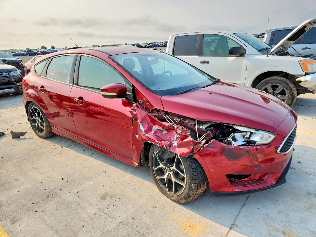 2015 Ford Focus Se Red vin: 1FADP3K2XFL305130