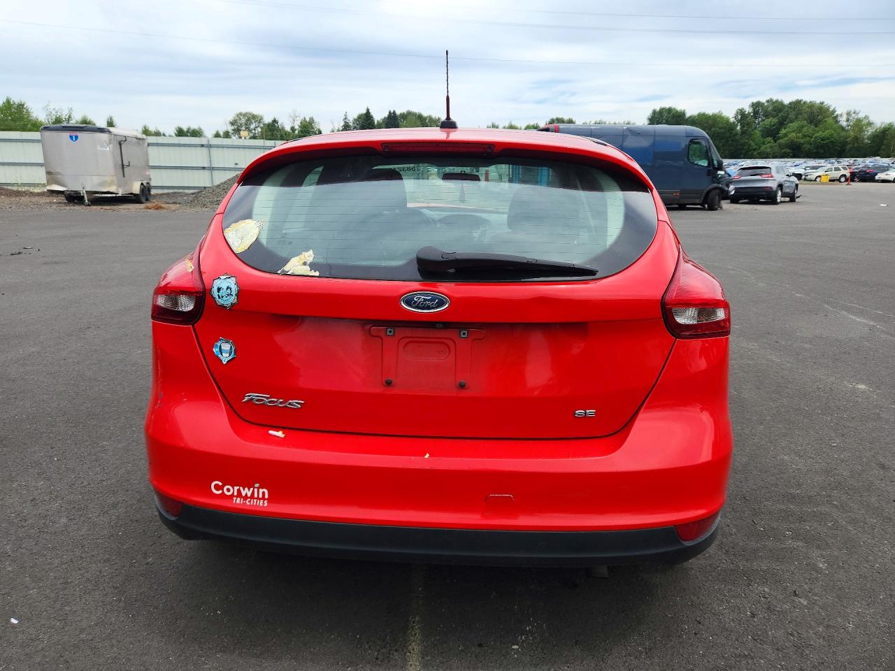 2015 Ford Focus Se Red vin: 1FADP3K2XFL318167
