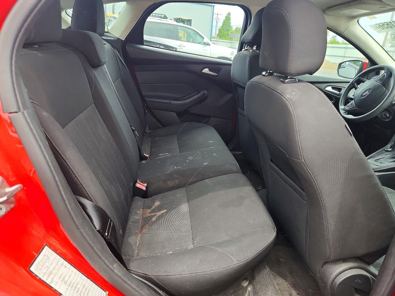 2015 Ford Focus Se Red vin: 1FADP3K2XFL318167