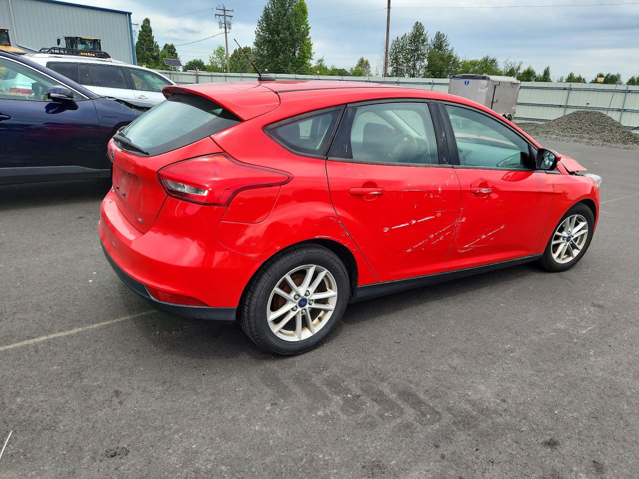 2015 Ford Focus Se Red vin: 1FADP3K2XFL318167