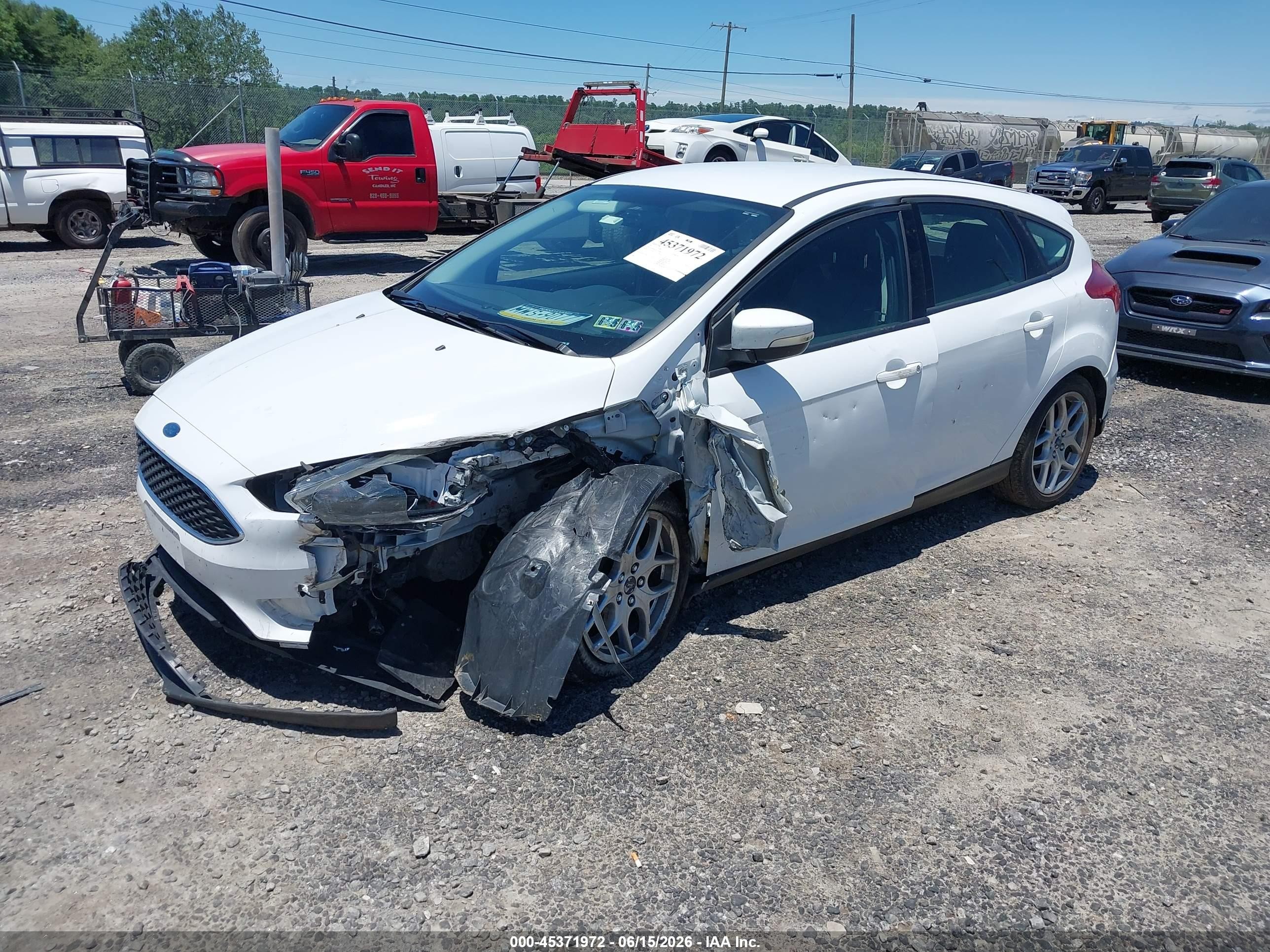 2015 Ford Focus Se Белый vin: 1FADP3K2XFL318508