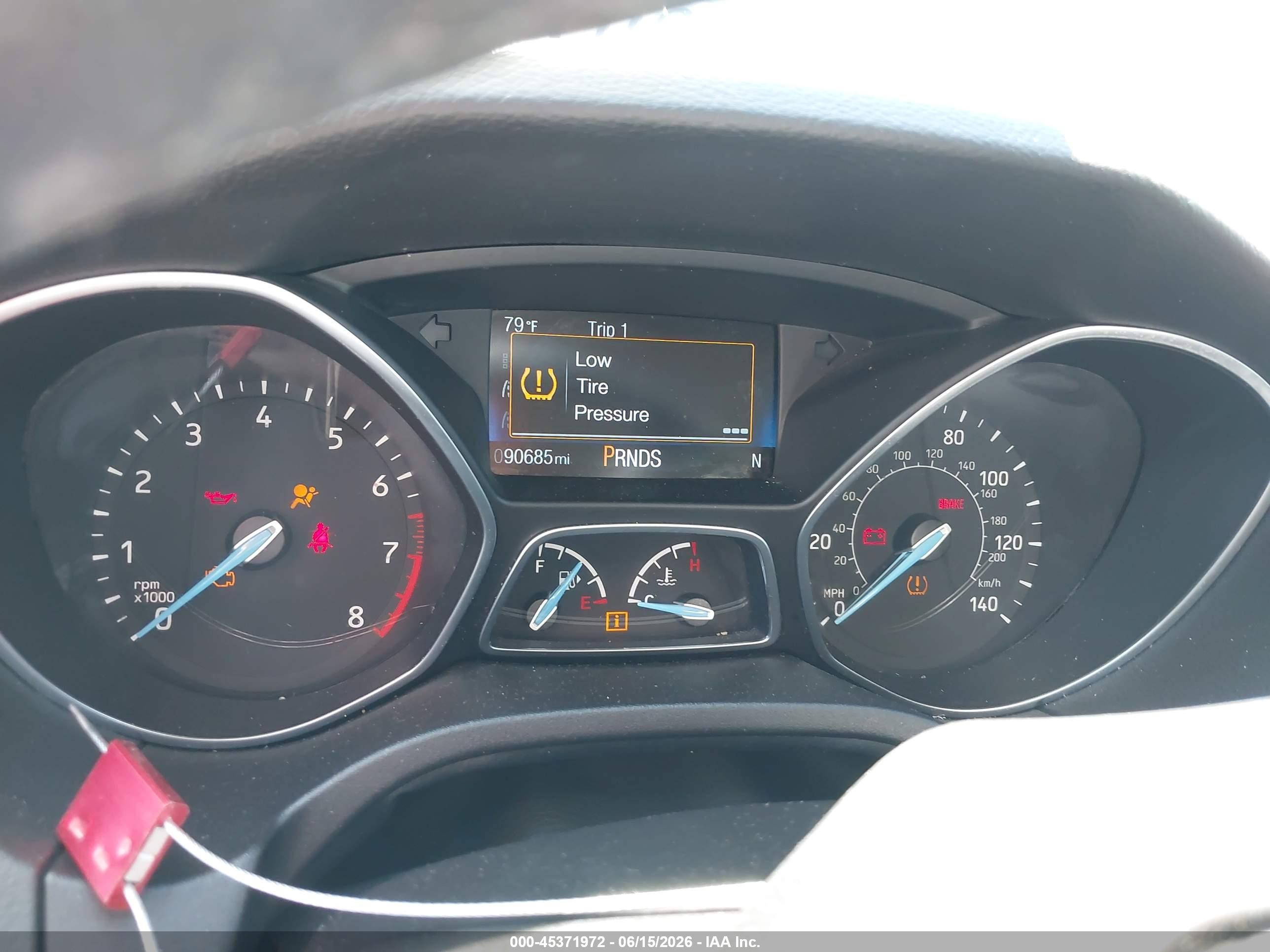 2015 Ford Focus Se Белый vin: 1FADP3K2XFL318508