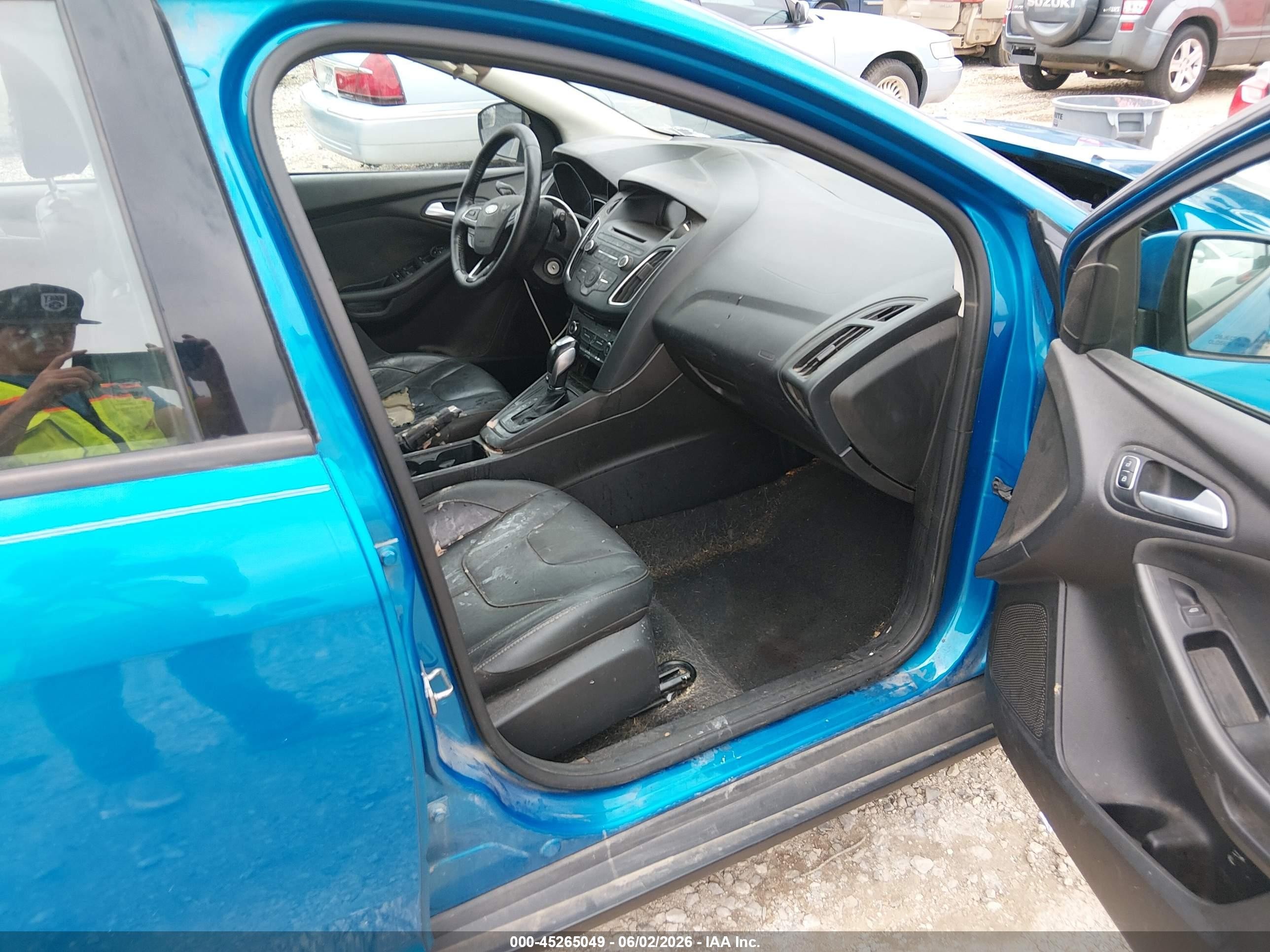 2015 Ford Focus Se Blue vin: 1FADP3K2XFL327211